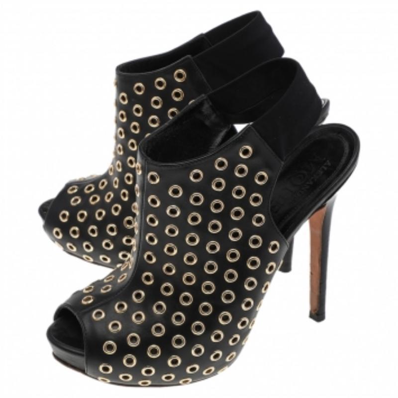 Nero Alexander McQueen - Stivali alla caviglia con occhiello in pelle nera - Taglia 36 in vendita
