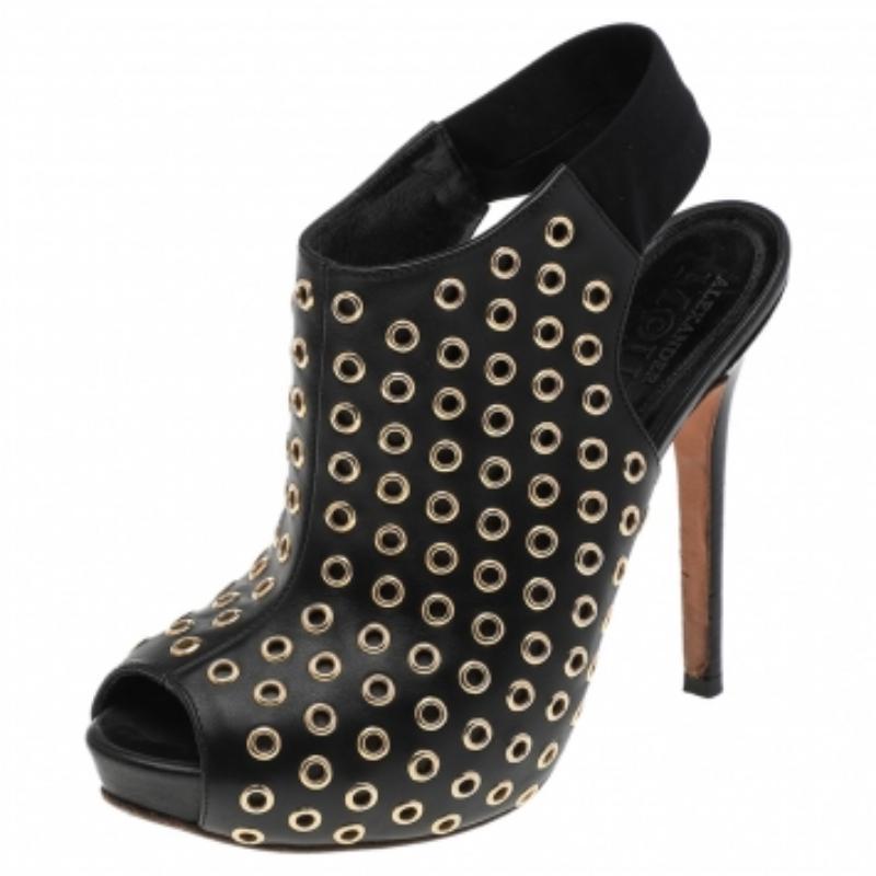 Alexander McQueen - Stivali alla caviglia con occhiello in pelle nera - Taglia 36 In condizioni buone in vendita a Dubai, Al Qouz 2