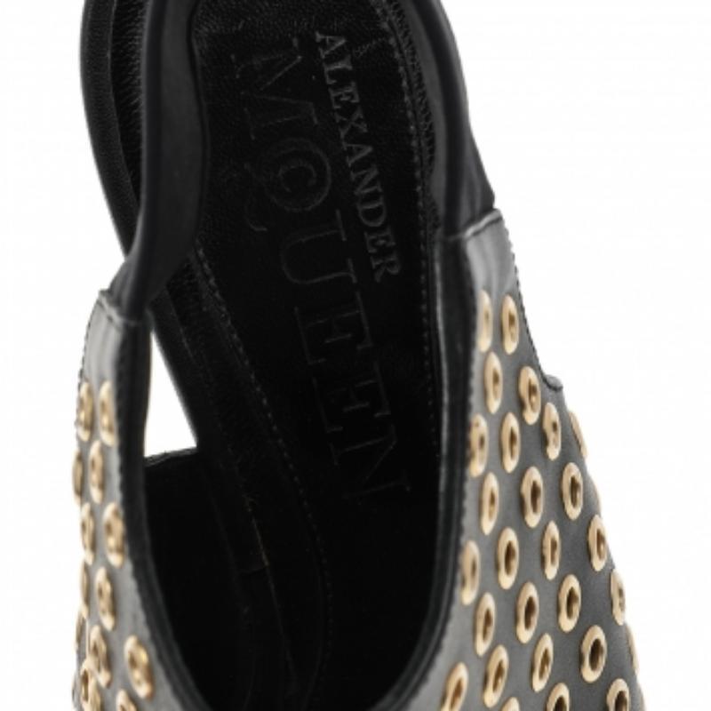 Donna Alexander McQueen - Stivali alla caviglia con occhiello in pelle nera - Taglia 36 in vendita