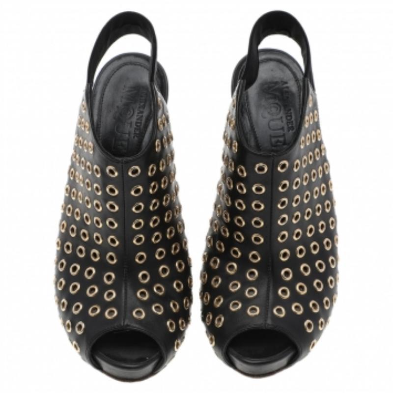 Alexander McQueen - Stivali alla caviglia con occhiello in pelle nera - Taglia 36 in vendita 1