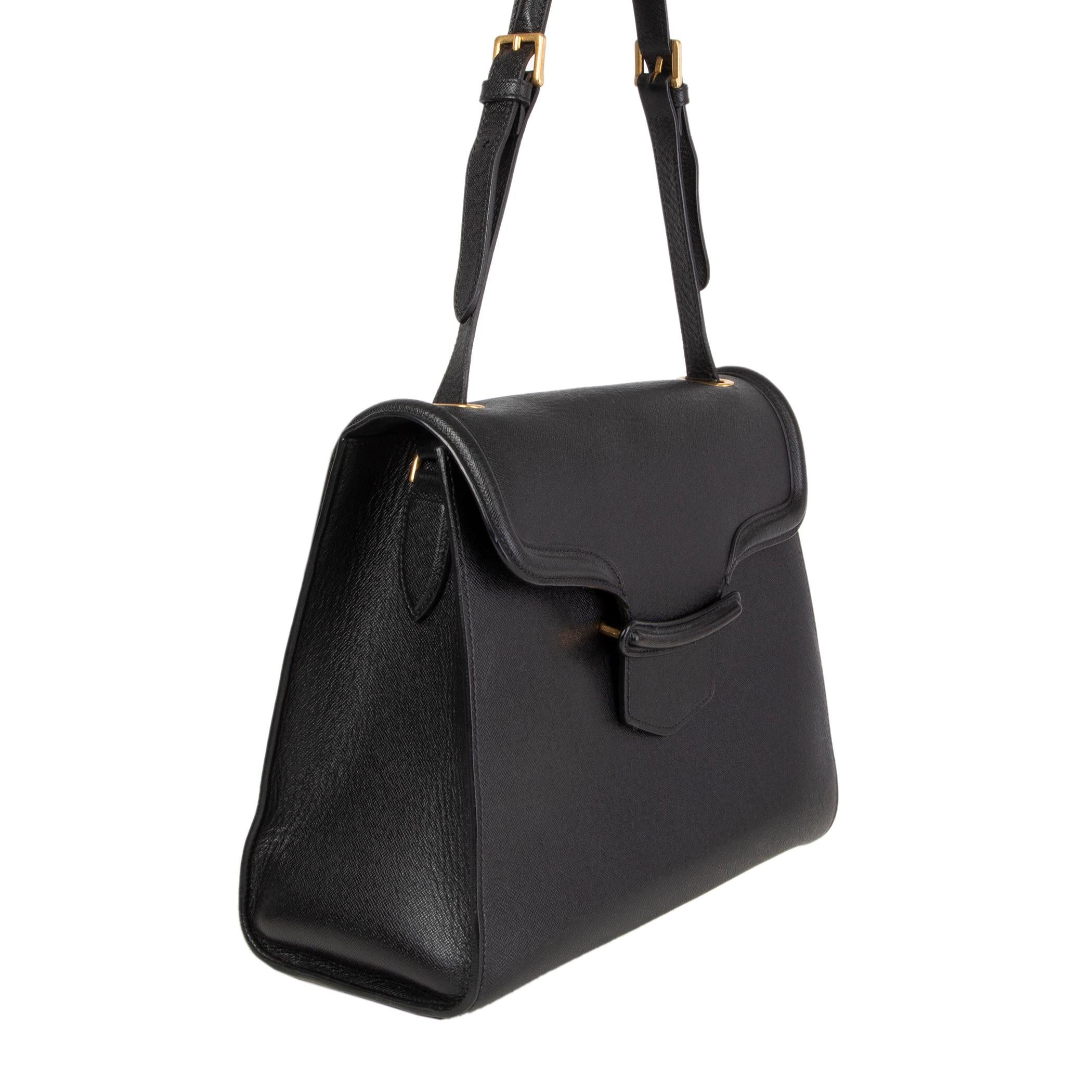 Alexander McQueen 'Heroine' shoulder bag in black textured leather. Lined in black suede with two open pockets against the front and a zipper pocket against the back. Has been carried and is in excellent condition.

Height 26cm (10.1in)
Width 34cm