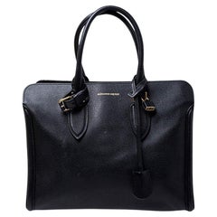 Alexander McQueen Fourre-tout ouvert en cuir noir Heroine