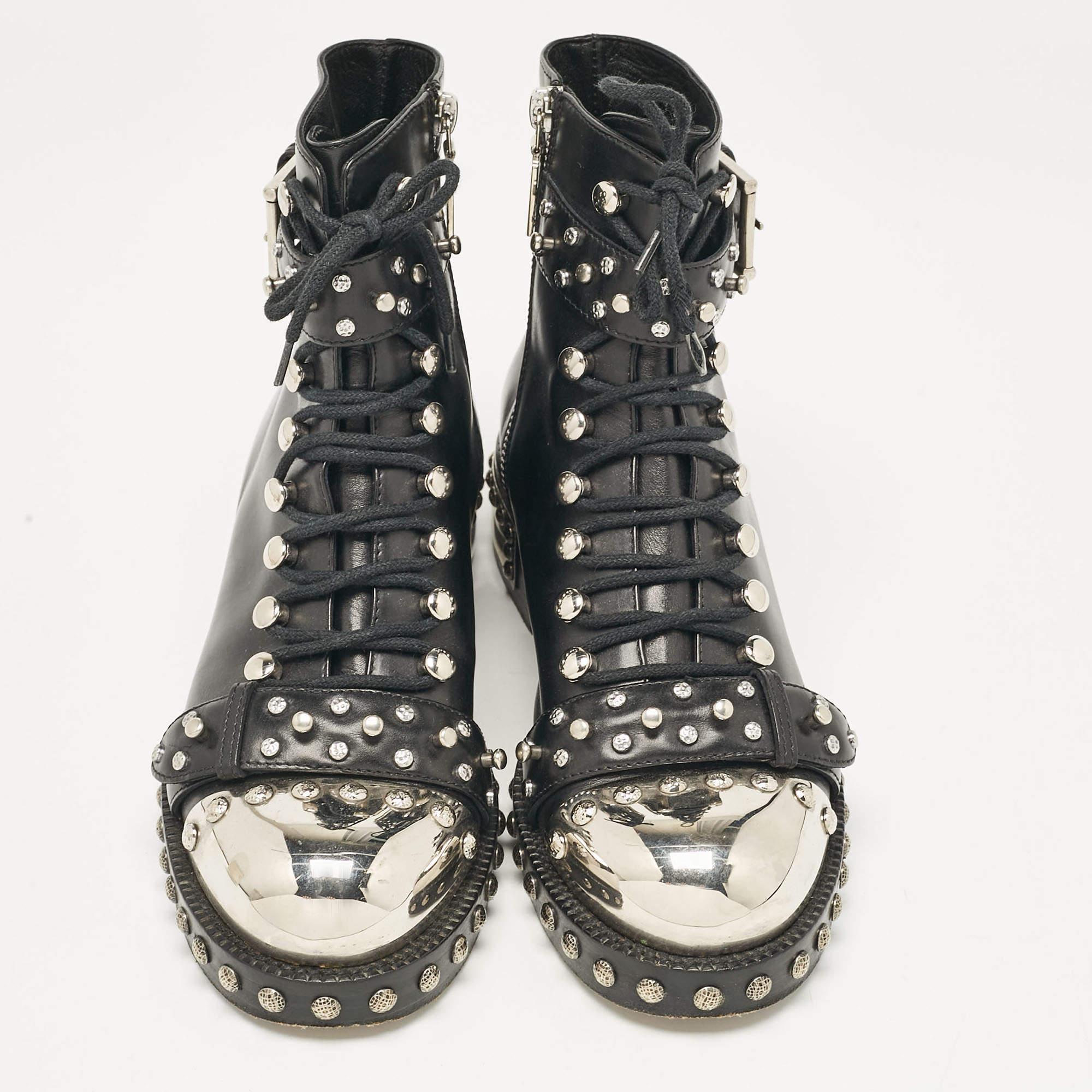 Alexander McQueen Black Leather Hobnail Ankle Length Boots Size 38 In Good Condition For Sale In Dubai, Al Qouz 2
