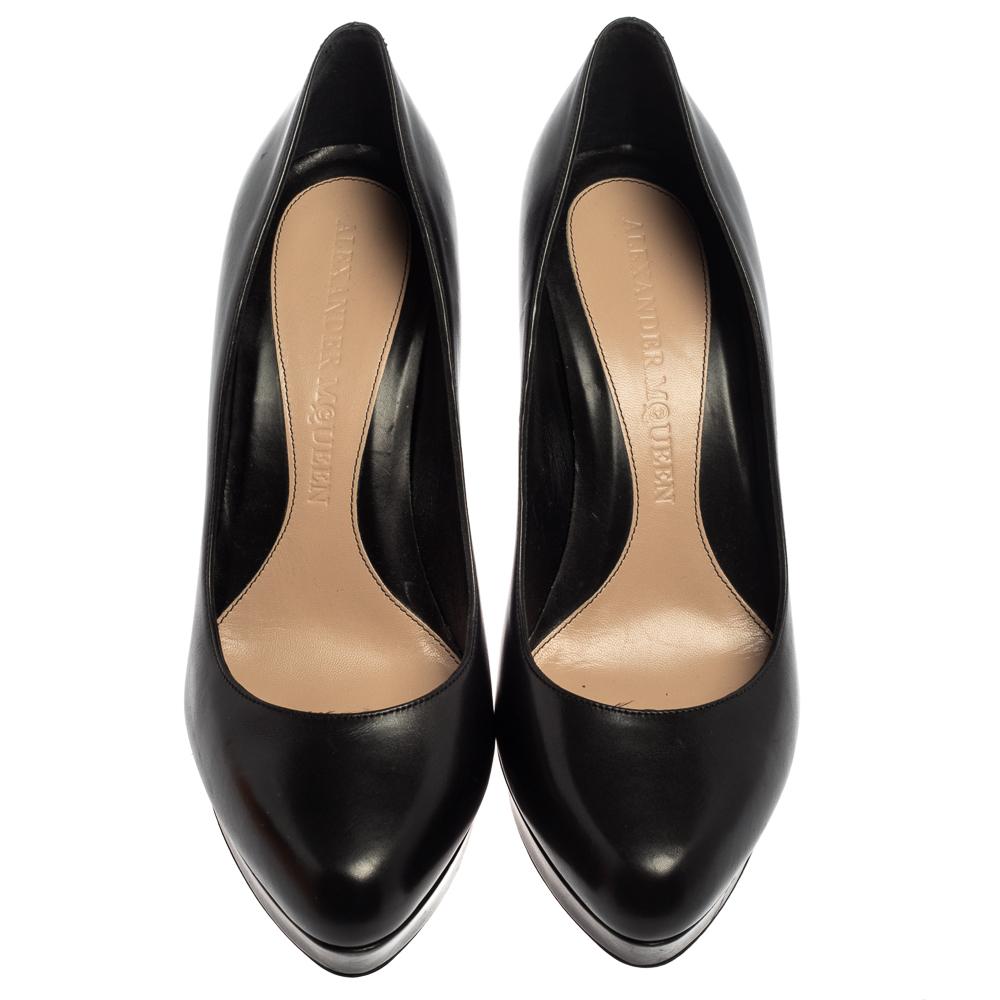 Treat your feet with the best of things by choosing these stunning pumps from Alexander McQueen! They are crafted from black leather and designed with platforms and horn heels for a more personalized touch. These pumps are ideal for both casual and