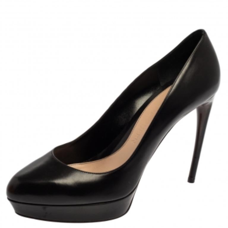 Women's Alexander McQueen Black Leather Horn Heel Platform Pumps Size 40 For Sale