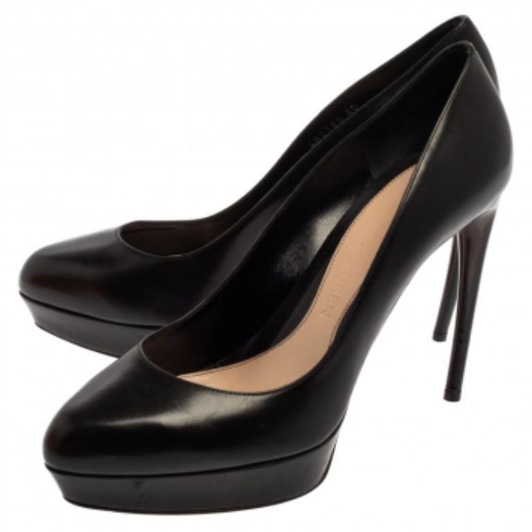 Alexander McQueen Black Leather Horn Heel Platform Pumps Size 40 For Sale 2