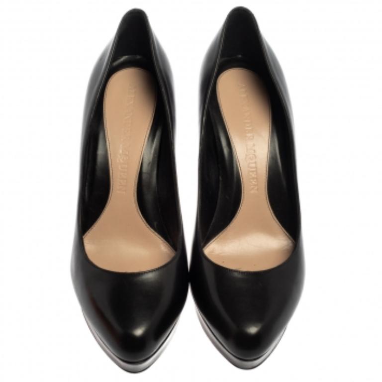 Alexander McQueen Black Leather Horn Heel Platform Pumps Size 40 For Sale 3