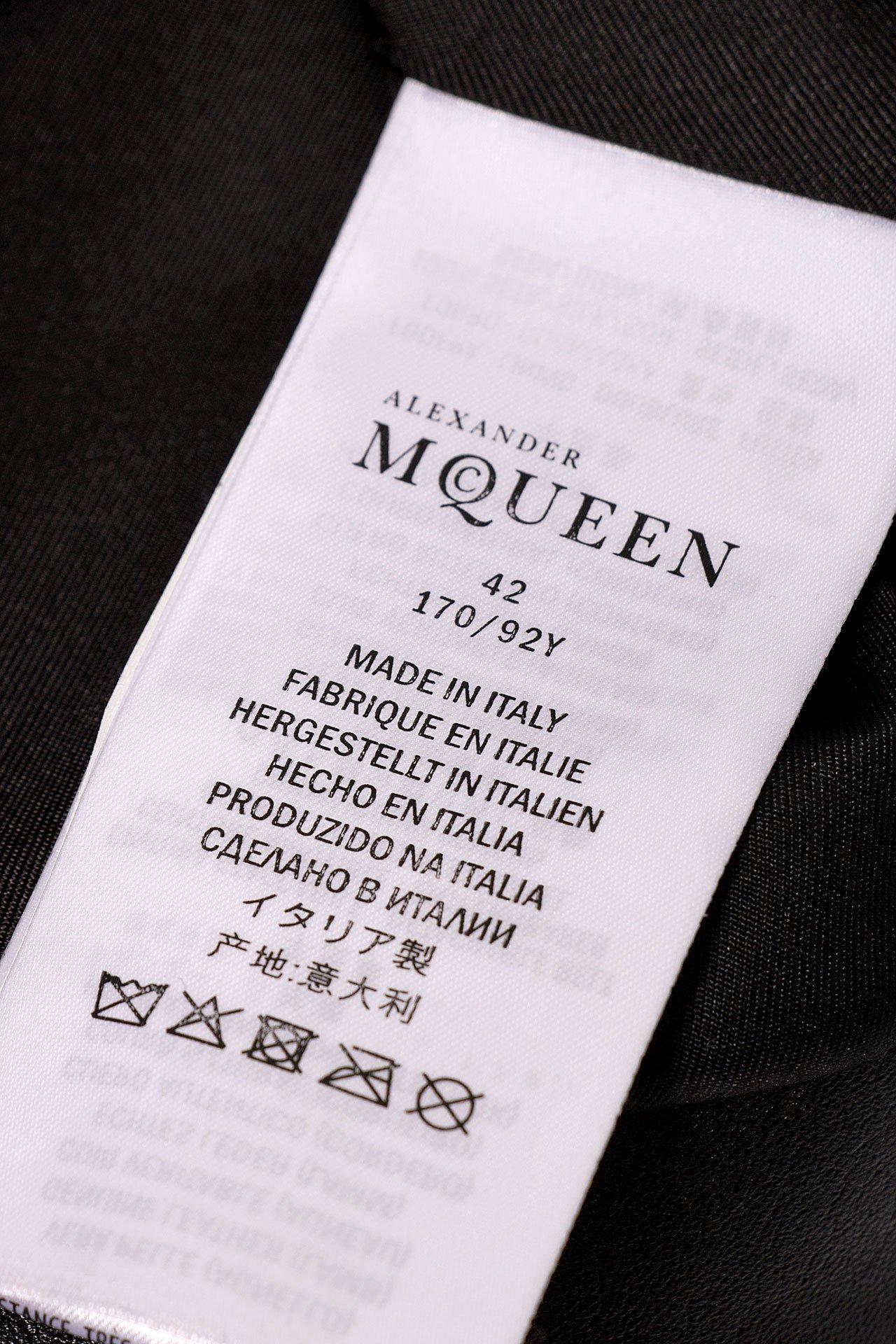Giacca in pelle nera di Alexander McQueen con dettagli floreali in vendita 1