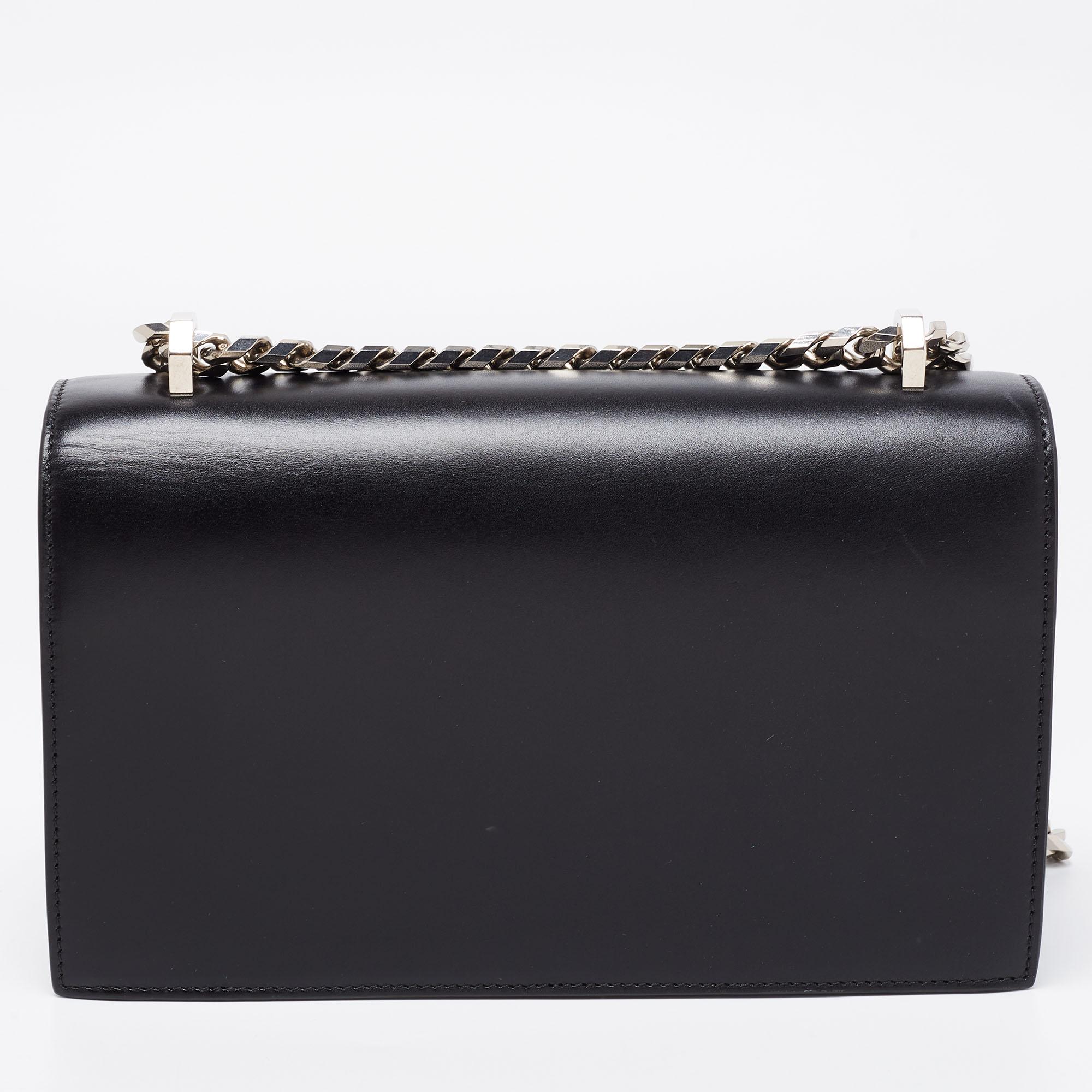 This admirable Alexander McQueen shoulder bag is a matchless beauty. Simple and polished with a modern edge, this leather bag stands out with its structured shape. It is an impeccable black bag that calls out to the contemporary fashionista in you