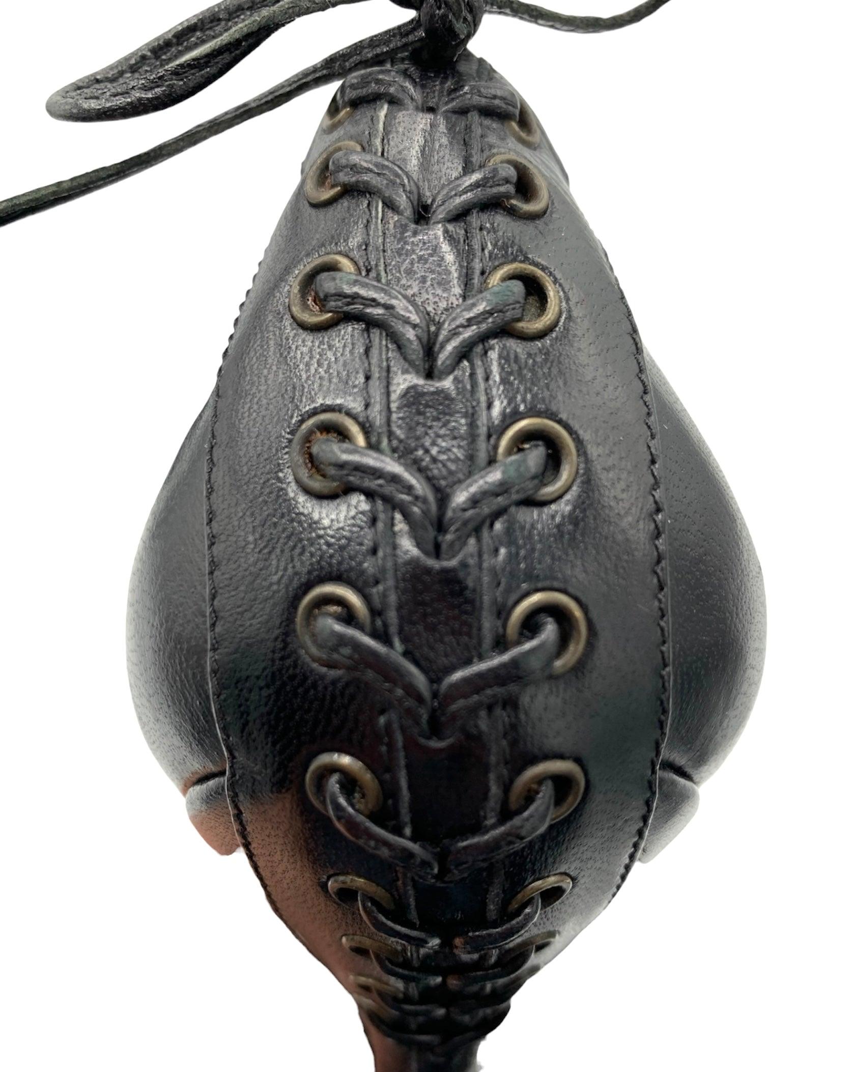 Alexander McQueen Schwarze Lederschnürsenkel mit Fesselung Kitten Heels, 2000er Damen im Angebot