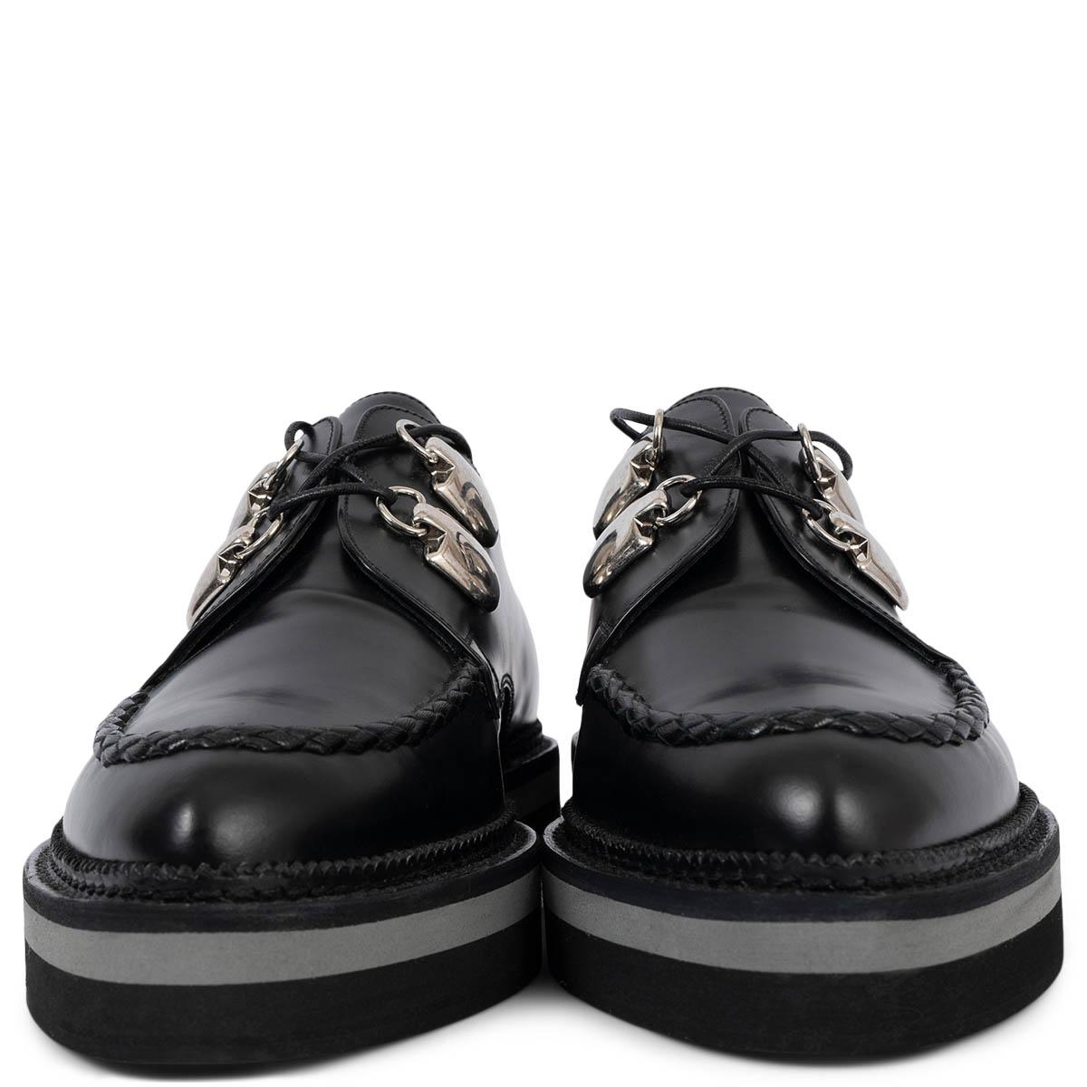 Chaussures compensées à lacets 100% authentiques Alexander McQueen en cuir lisse noir avec détails de quincaillerie argentés. Ils ont été portés et sont en excellent état. Livré avec un sac à poussière. 

Mesures
Taille imprimée	39
Taille des