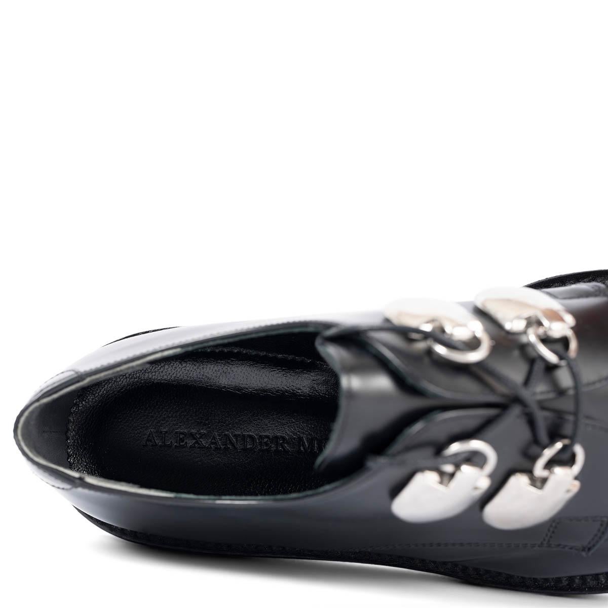 ALEXANDER MCQUEEN Chaussures plates LACE-UP PLATFORM en cuir noir 39 en vente 2