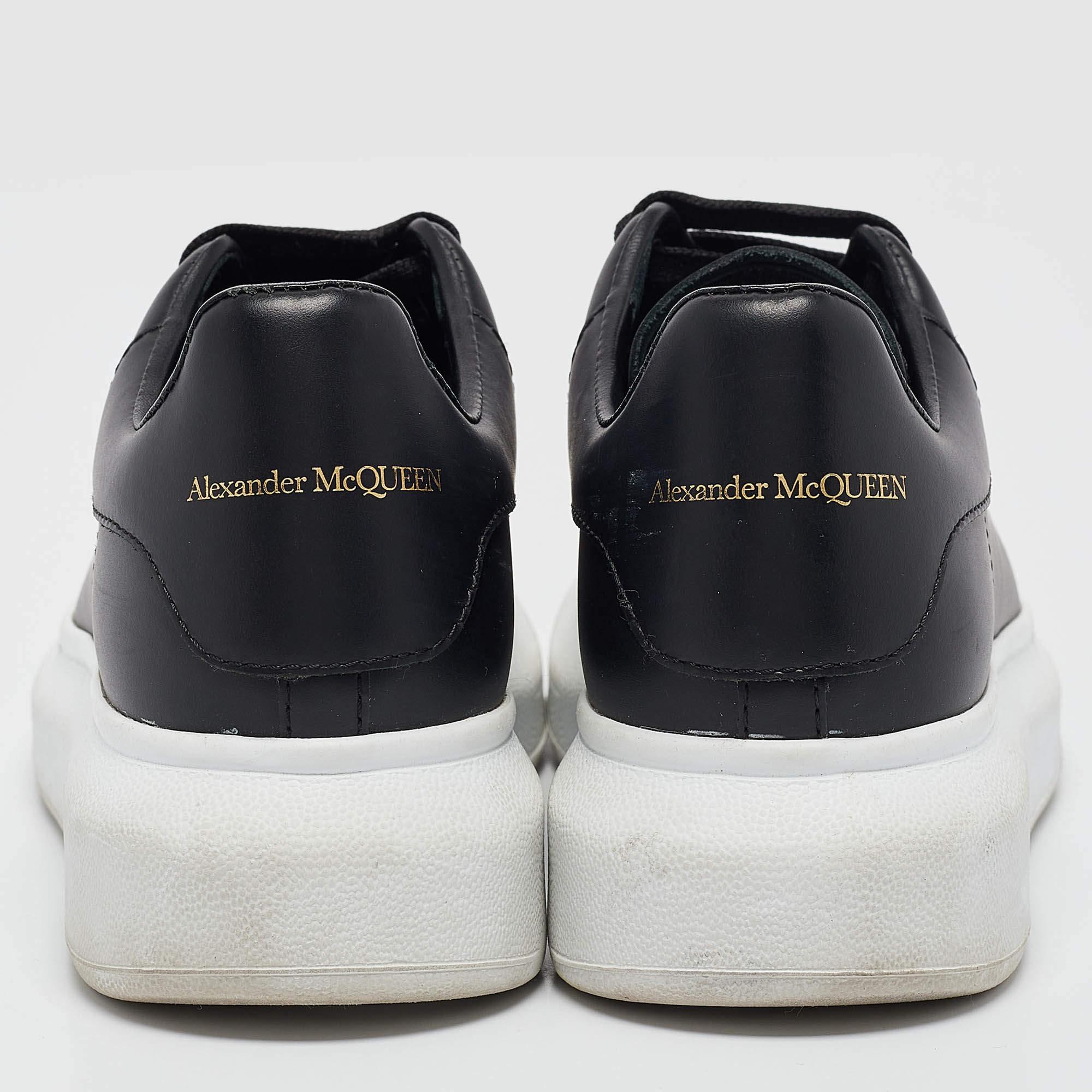 Alexander McQueen - Baskets Larry en cuir noir - Taille 35 Pour femmes en vente