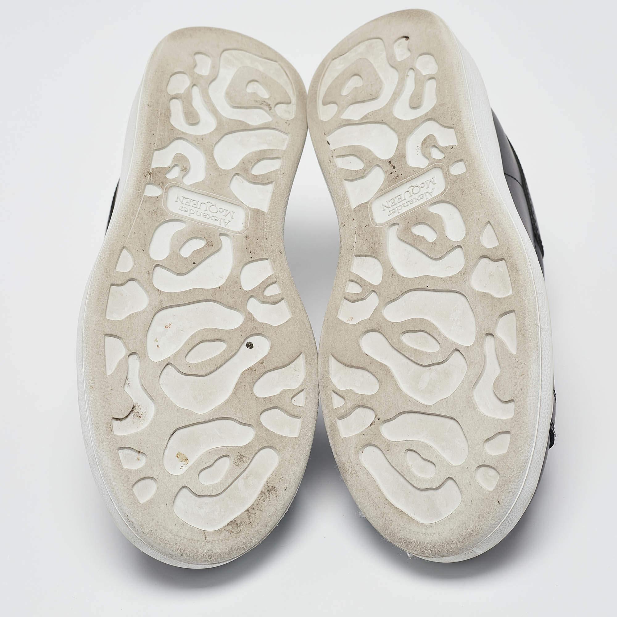 Alexander McQueen - Baskets Larry en cuir noir - Taille 35 en vente 1