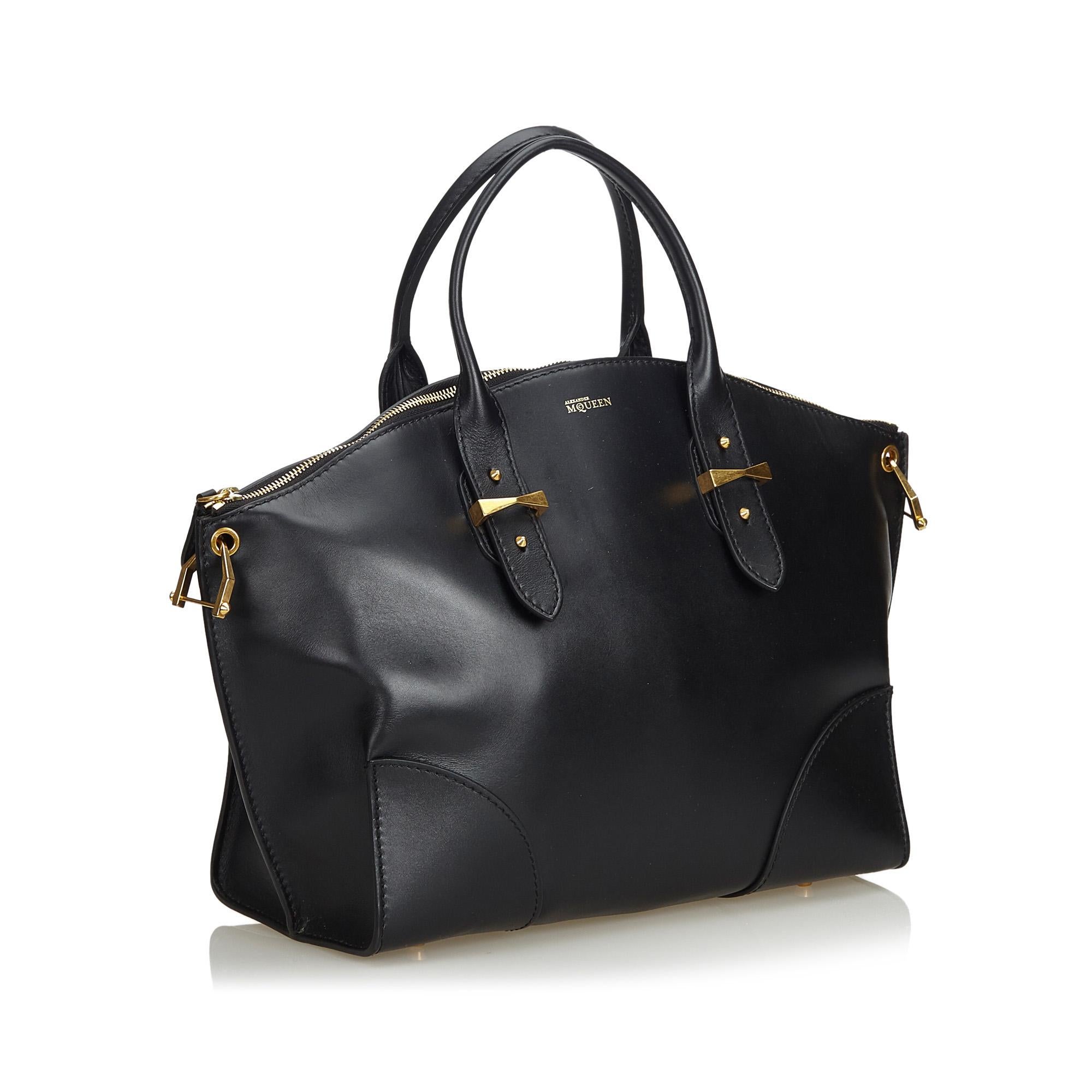 The Legend handbag features a leather body, rolled leather handles, a top zip closure, and interior zip and slip pockets. It carries as B+ condition rating.

Inclusions: 
This item does not come with inclusions.

Dimensions:
Length: 23.00 cm
Width: