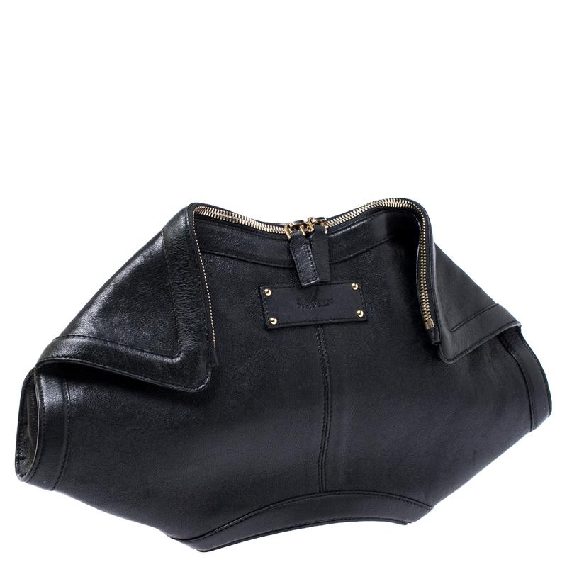 Alexander McQueen Black Leather Medium De Manta Clutch In Good Condition In Dubai, Al Qouz 2