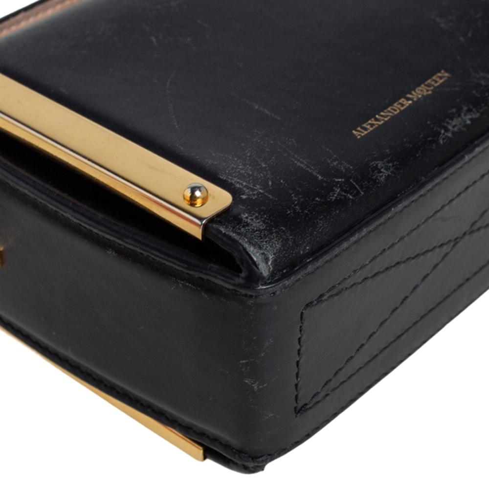 Alexander McQueen Schwarze Leder Mini Box Crossbody Tasche 2