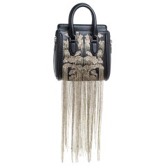 Alexander McQueen Schwarze Mini Heroine Tasche aus Leder mit Fransen