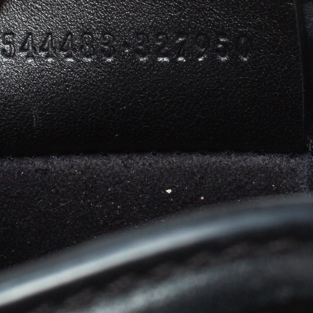 Alexander McQueen Minibolso Heroína de piel negra con tachuelas 6