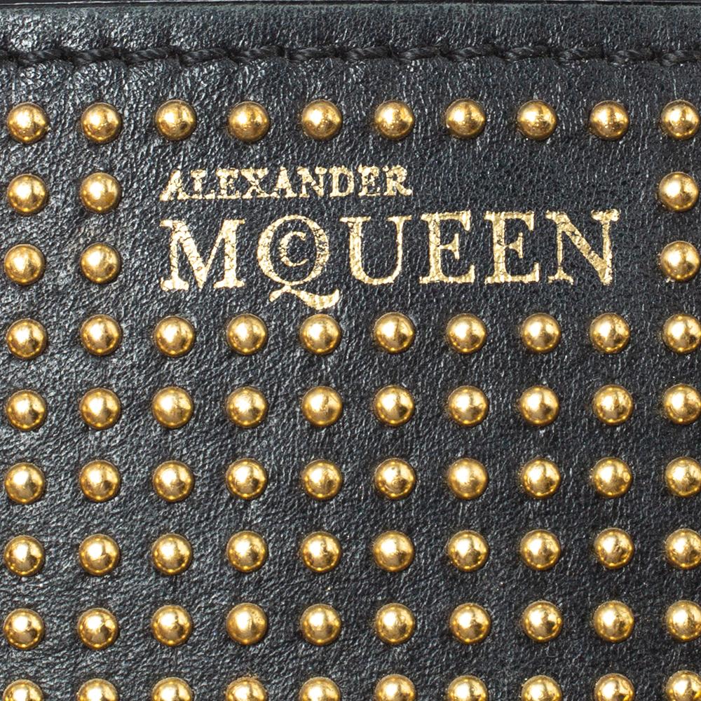 Alexander McQueen Minibolso Heroína de piel negra con tachuelas 2
