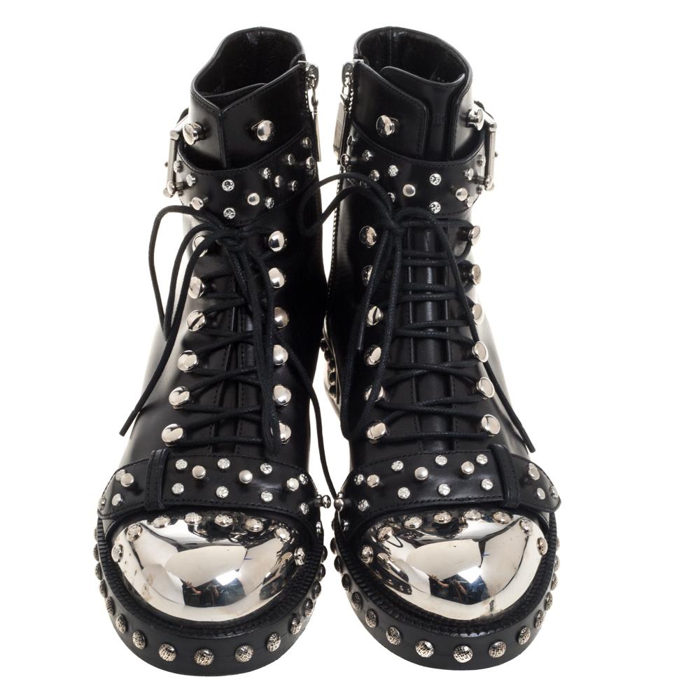 Make a statement every time you wear these Pelles Cuoio leather boots. They are designed with metal cap toes and studs all over. This pair of exquisite boots from the house of Alexander McQueen is one of a kind you simply cannot do without. Designed