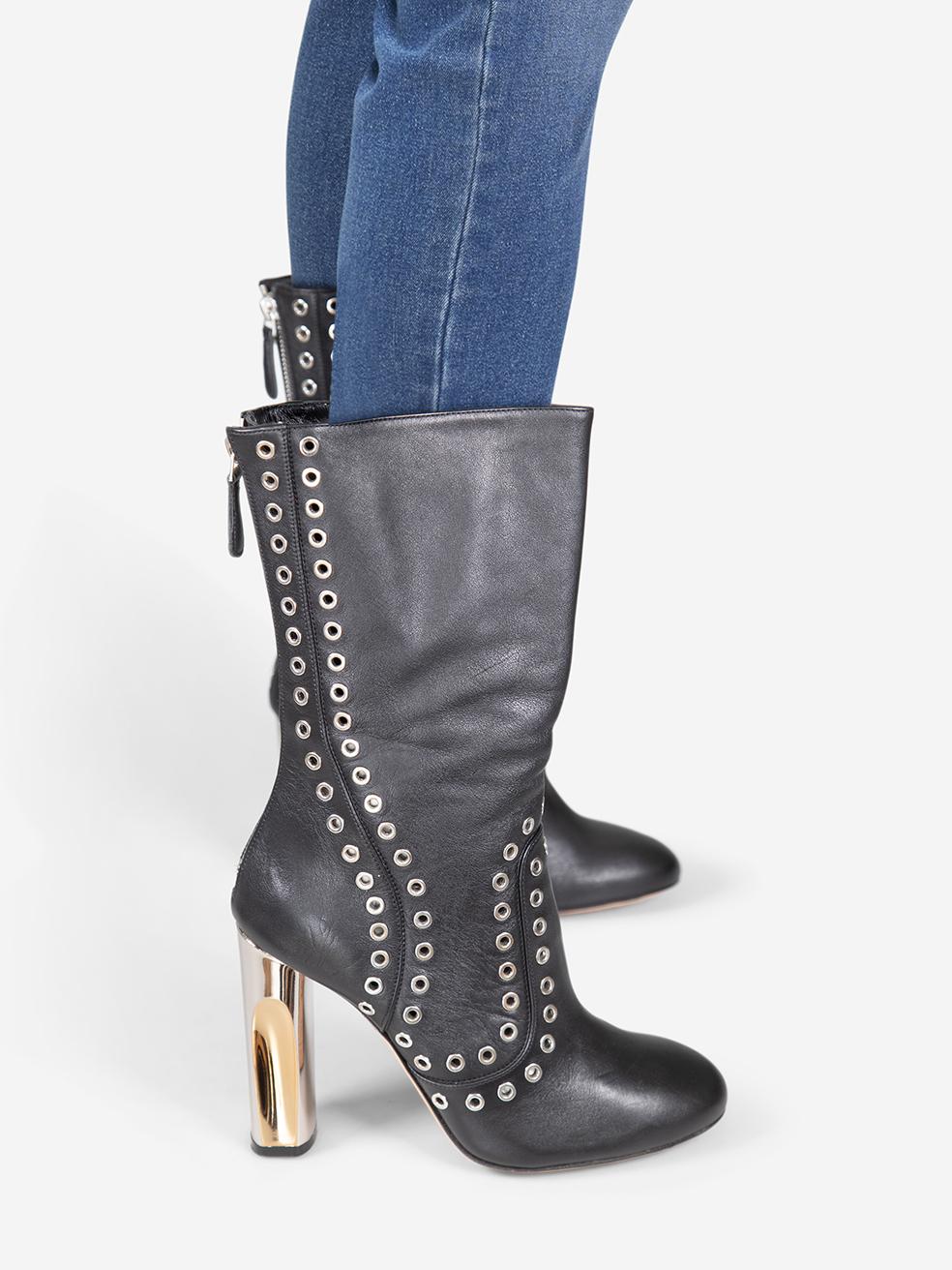 CONDITION is Very good. Minimal wear to the boots is evident. Both centre back zips are stiff. Abrasion on both toe boxes, left counter, right side of the left shoe and right side of the right shoe. Scratching on both heels on this used Alexander