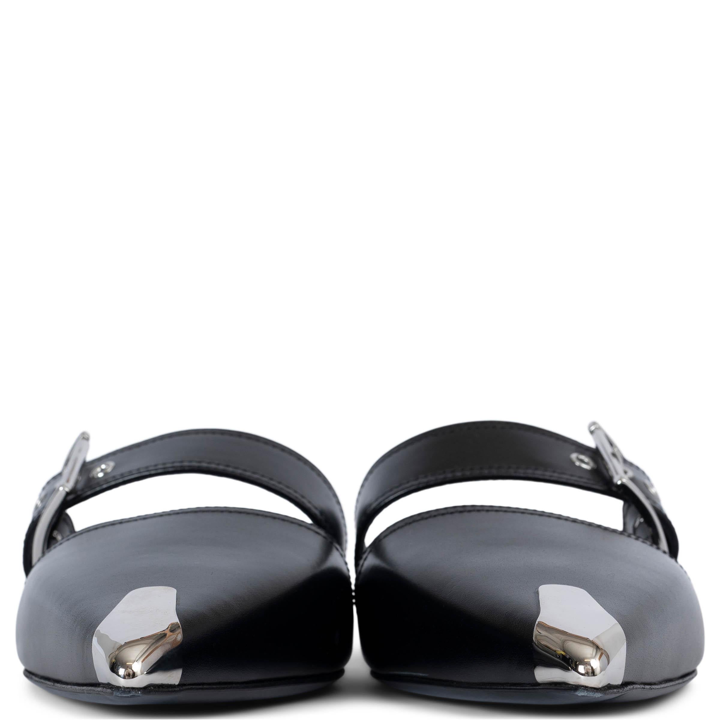 These 100% authentic Alexander McQueen Punk 10mm mule flats are crafted from black leather and feature a bold pointed-toe with a striking metal cap for an edgy, modern look. The distinctive belt strap detail adds a unique touch to these stylish
