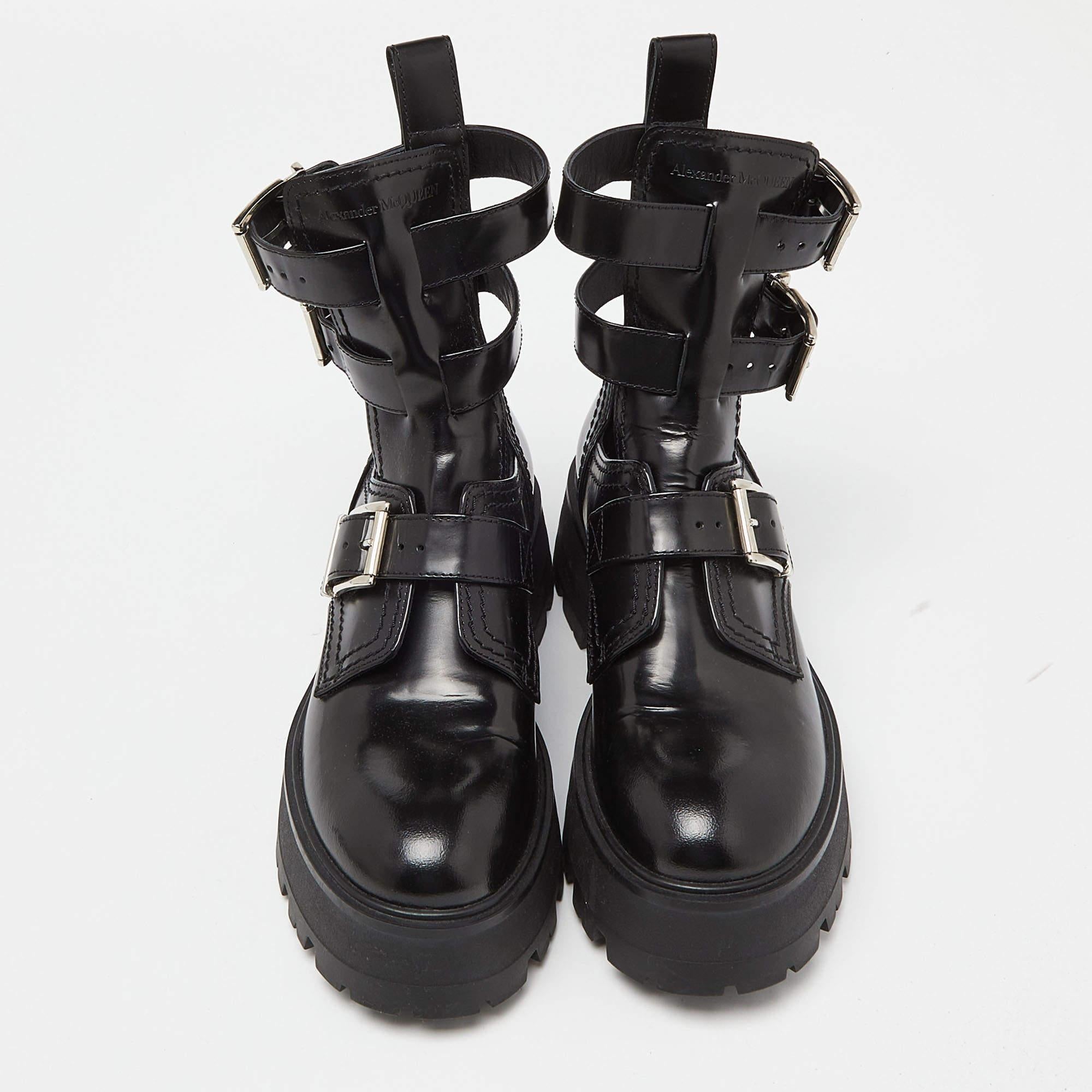 Les bottes sont un élément essentiel de votre garde-robe, et ces bottes, fabriquées à partir de matériaux de première qualité, sont un bon choix. Offrant le meilleur du confort et du style, cette paire à semelle robuste sera parfaite avec une robe