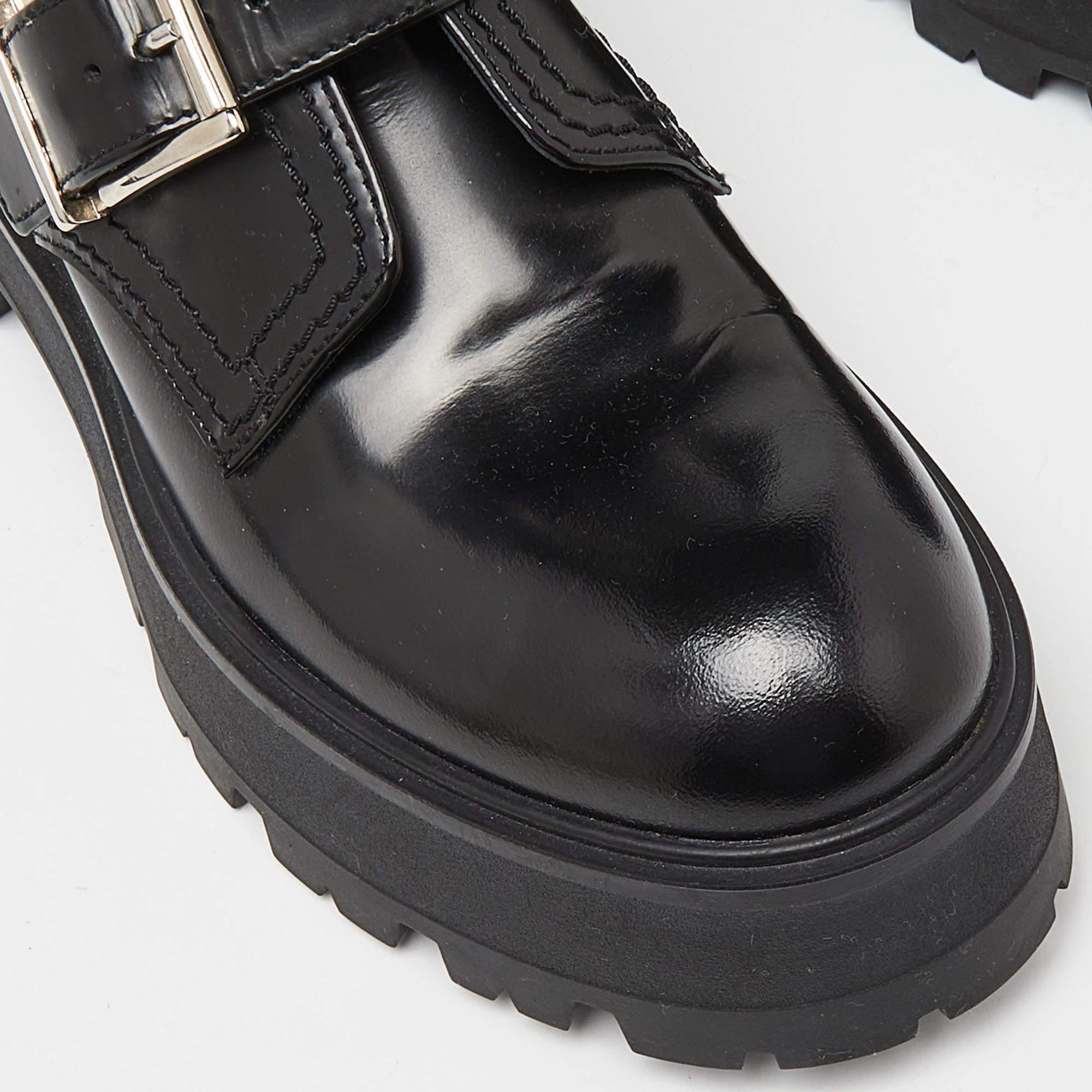 Alexander McQueen - Bottines à boucles en cuir noir Taille 37 en vente 1