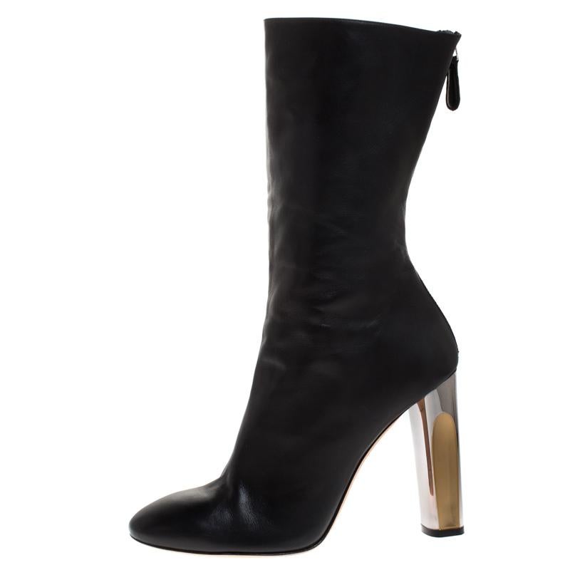 Built to last and add sophistication to any outfit, these leather boots are all you need. Let your fashion sense speak for you as you wear these leather sole boots. They feature sculpted heels and a classy black shade.

