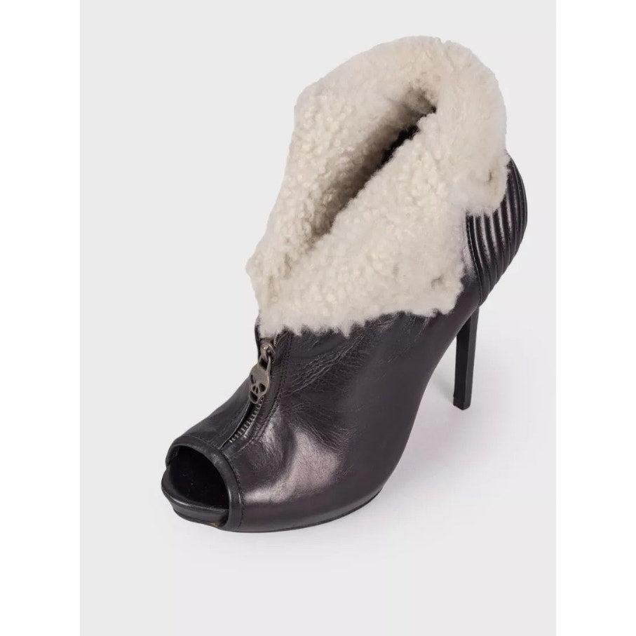 Nero Alexander McQueen Stivali alla caviglia in pelle nera e shearling Sz.39.5 in vendita
