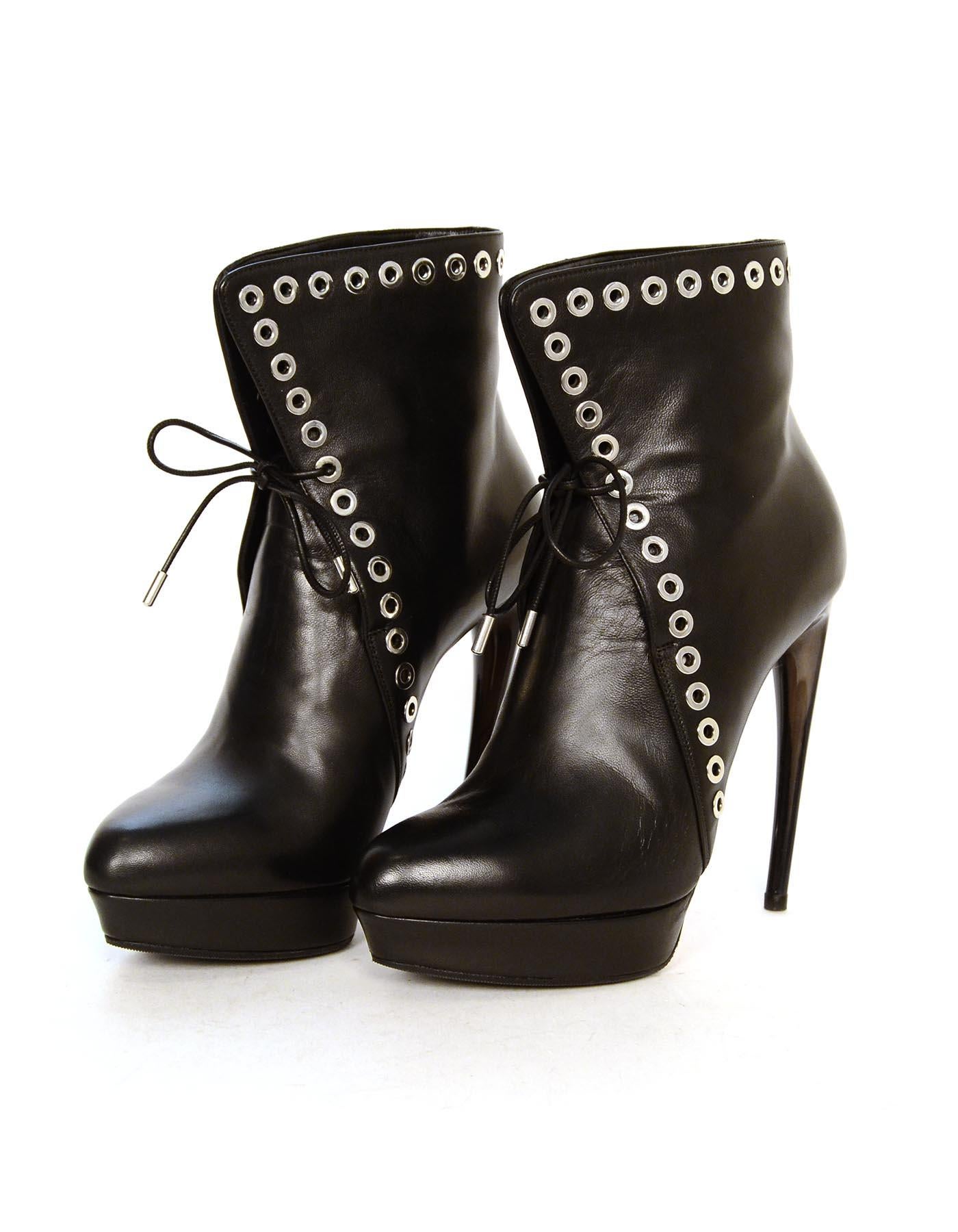 Alexander McQueen Black Leather Silvertone Grommet Heeled Platform Boots Sz 37 In Excellent Condition In New York, NY