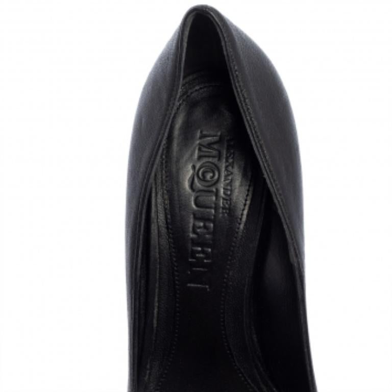 Alexander McQueen Black Leather Skull Embellished Peep Toe Pumps Size 37 For Sale 3
