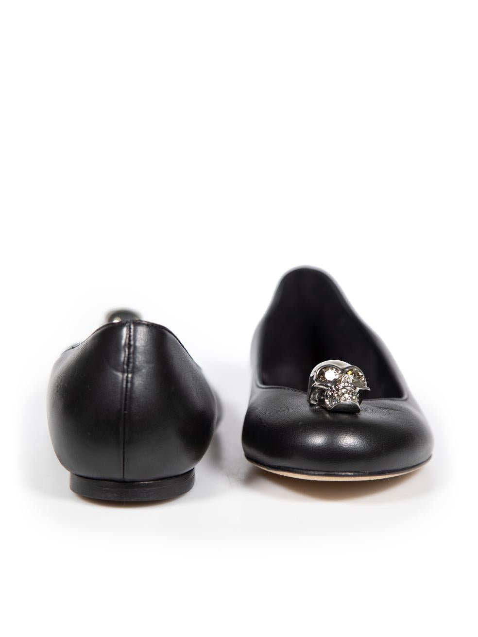Alexander McQueen Black Leather Skull Flats Size IT 38 In Excellent Condition For Sale In London, GB