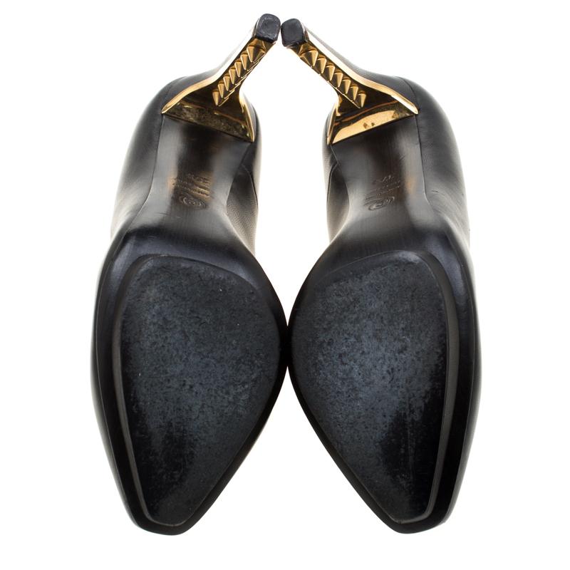 Alexander McQueen Black Leather Spike Heel Pumps 37.5 In Good Condition In Dubai, Al Qouz 2