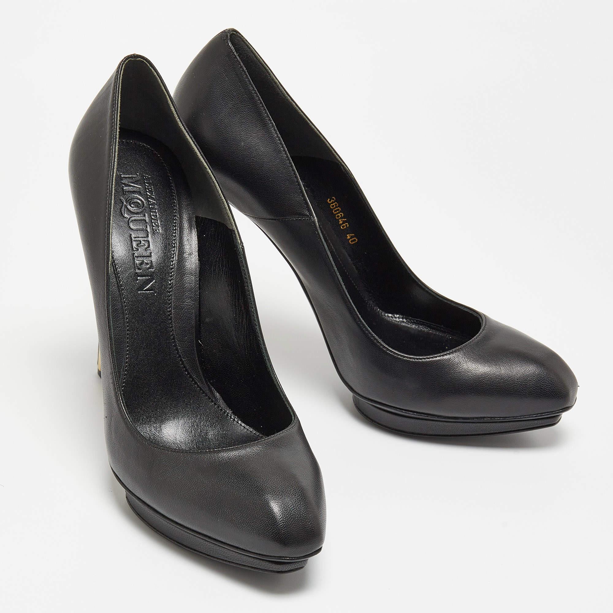 Alexander McQueen Black Leather Spike Heel Pumps Size 40 For Sale 1