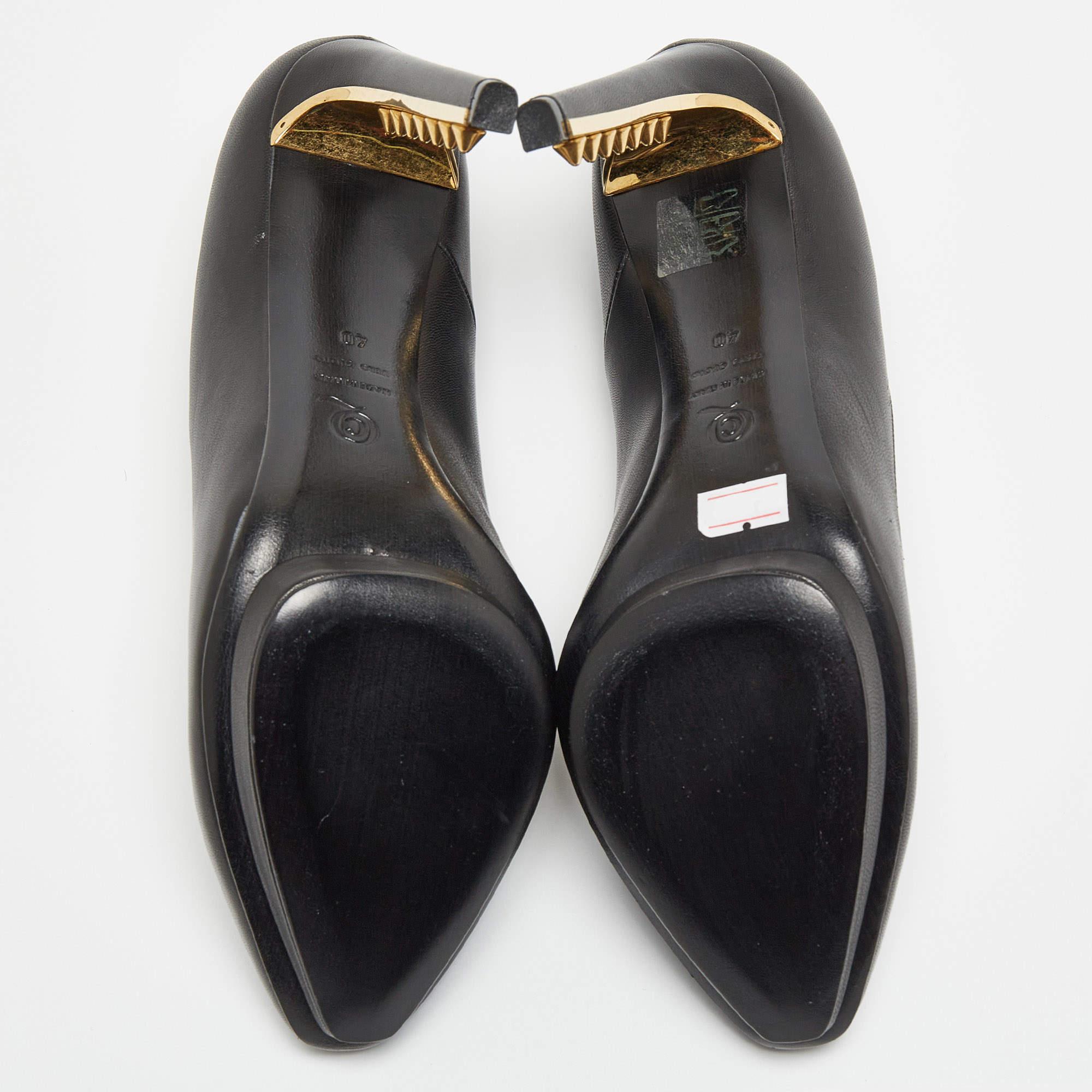 Alexander McQueen Black Leather Spike Heel Pumps Size 40 For Sale 2