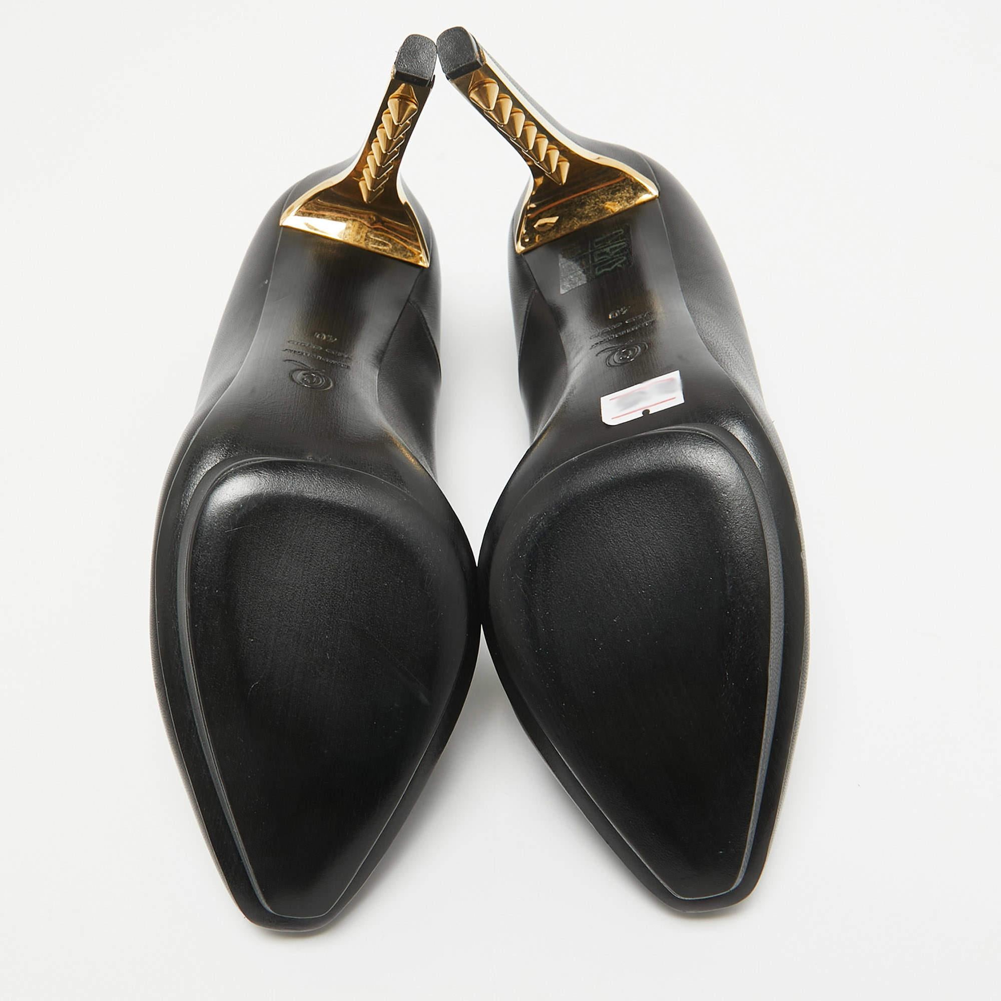 Alexander McQueen Escarpins à talons aiguilles en cuir noir Taille 40 en vente 1
