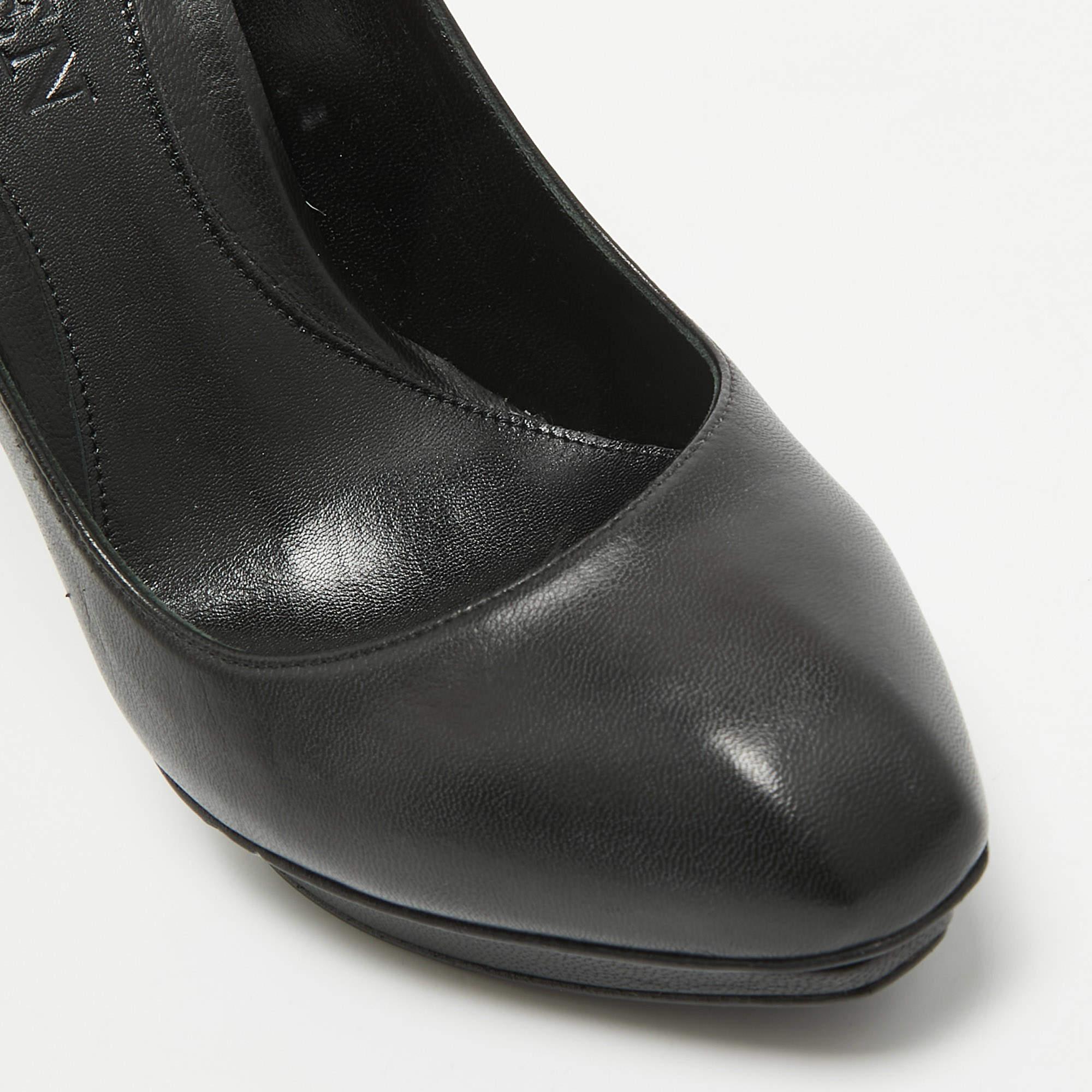Alexander McQueen Escarpins à talons aiguilles en cuir noir Taille 40 en vente 2