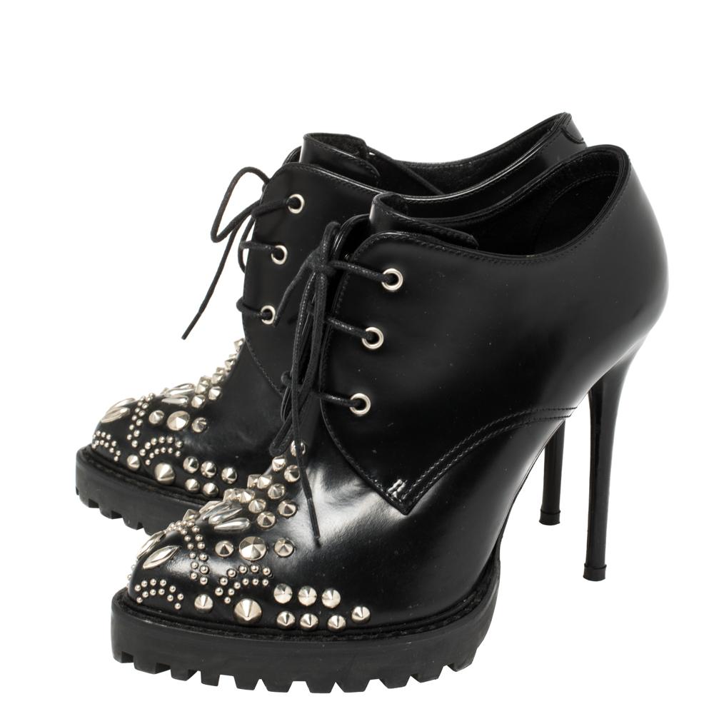 Alexander McQueen Black Leather Studded Ankle Boots Size 36 In Good Condition In Dubai, Al Qouz 2