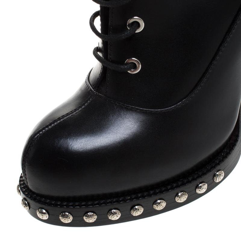 Alexander McQueen Black Leather Studded Ankle Boots Size 39.5 In New Condition In Dubai, Al Qouz 2