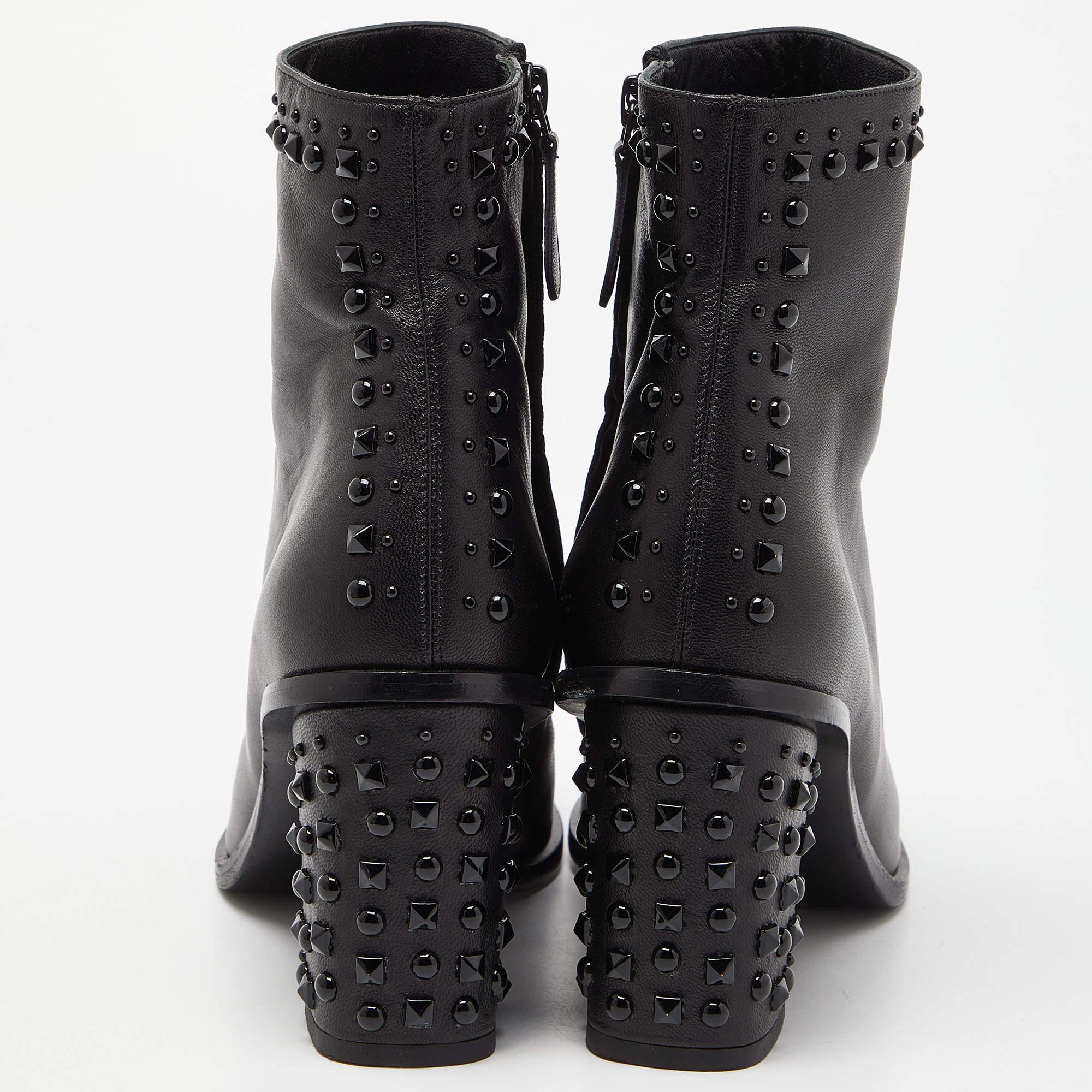 Alexander McQueen Black Leather Studded Block Heel Ankle Boots Size 39 For Sale 1