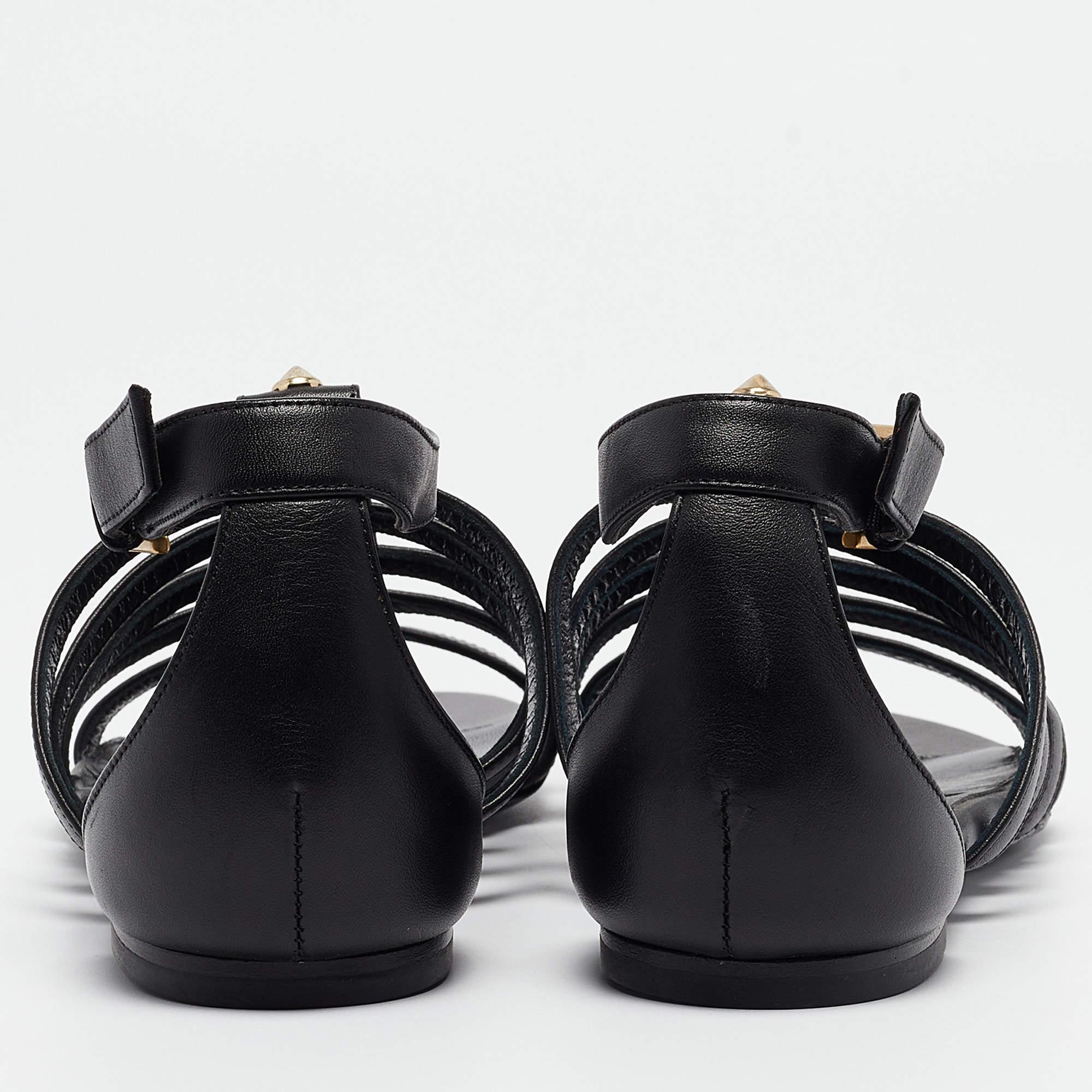 Donna Alexander McQueen Sandali piatti con borchie in pelle nera misura 38 in vendita