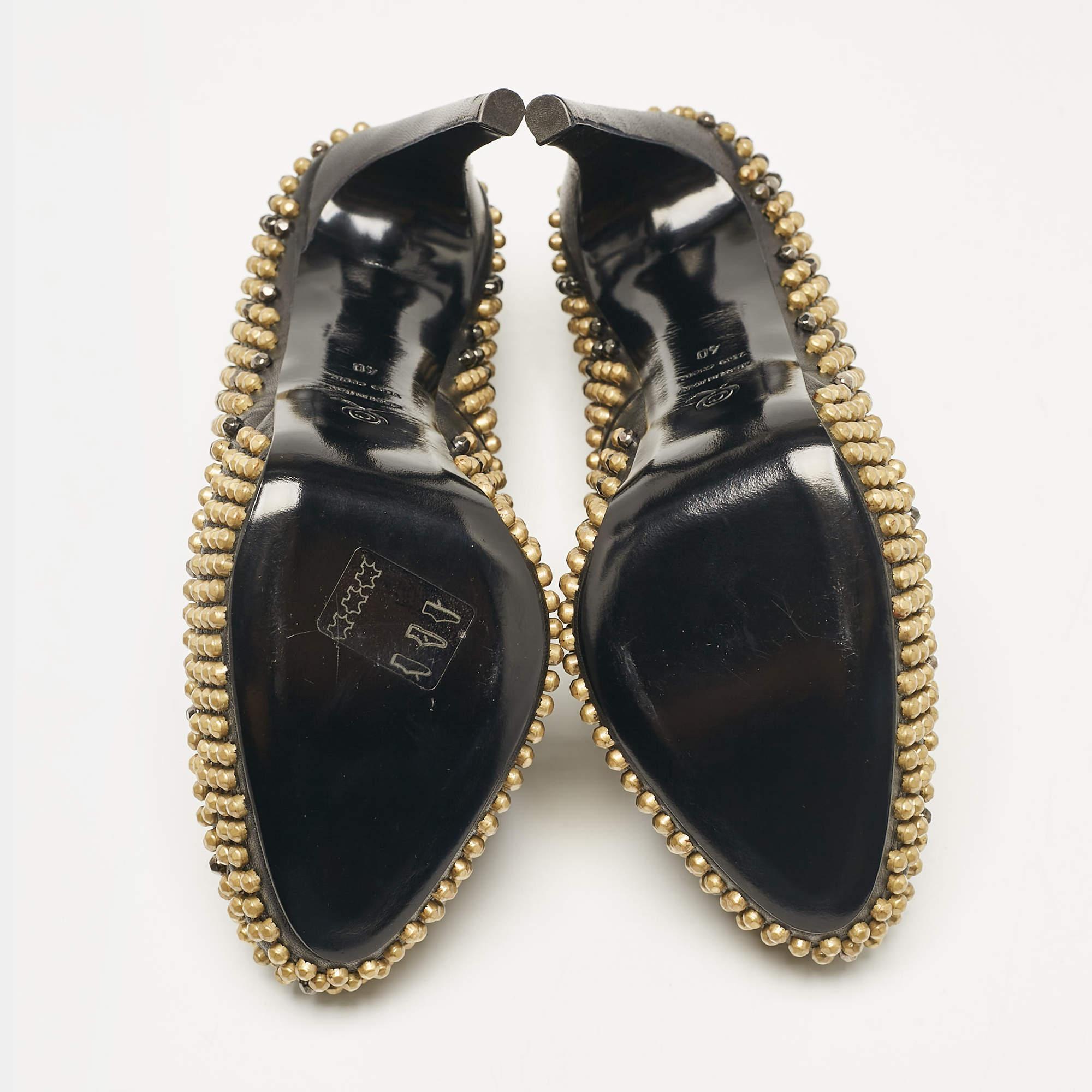 Alexander McQueen - Escarpins à plateforme cloutée en cuir noir - Taille 40 en vente 1
