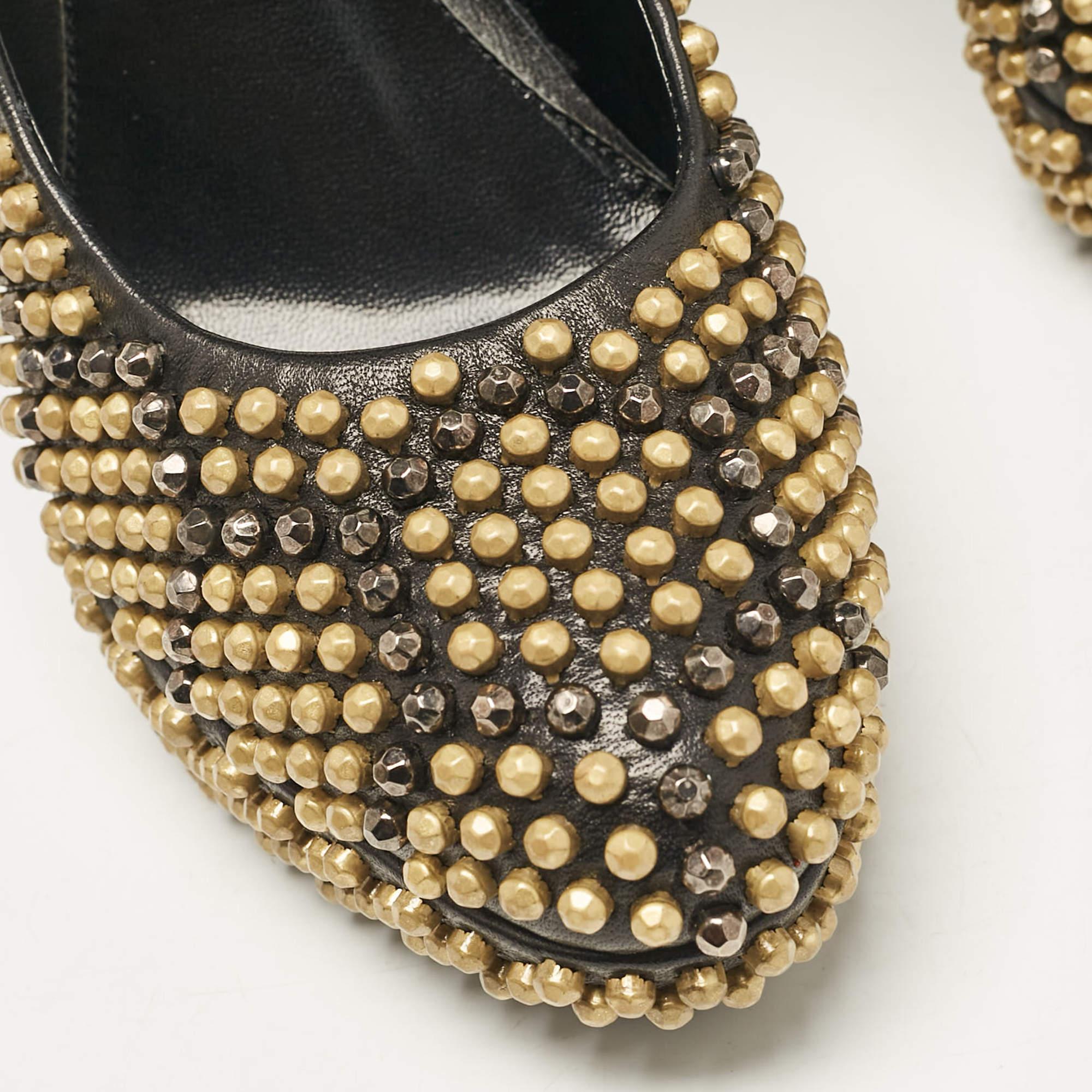 Alexander McQueen - Escarpins à plateforme cloutée en cuir noir - Taille 40 en vente 2