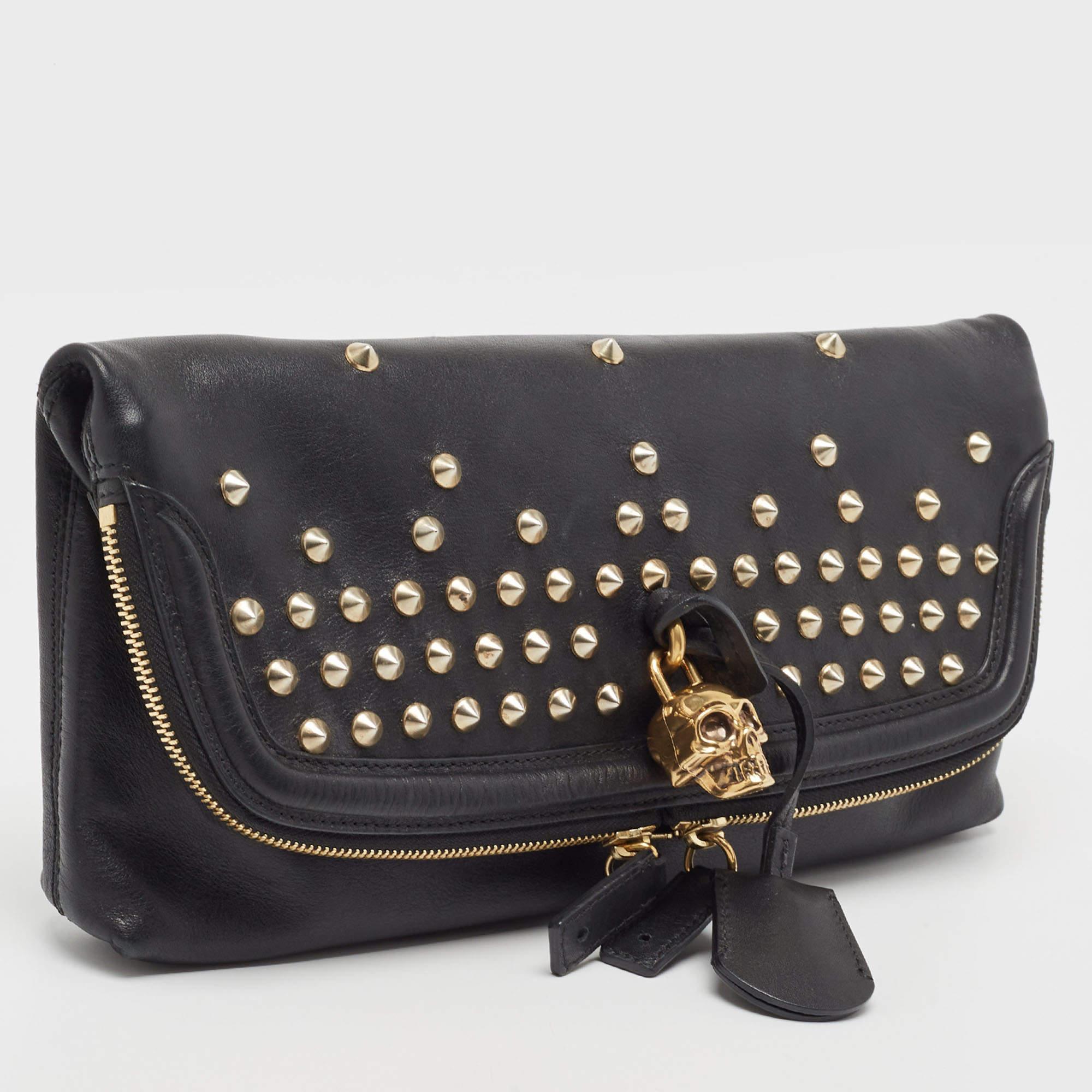 This Alexander McQueen clutch is a creation marked by excellent craftsmanship and refined style. This flap-style clutch is crafted with skill and impeccably finished to be a luxurious accessory in your hand.

