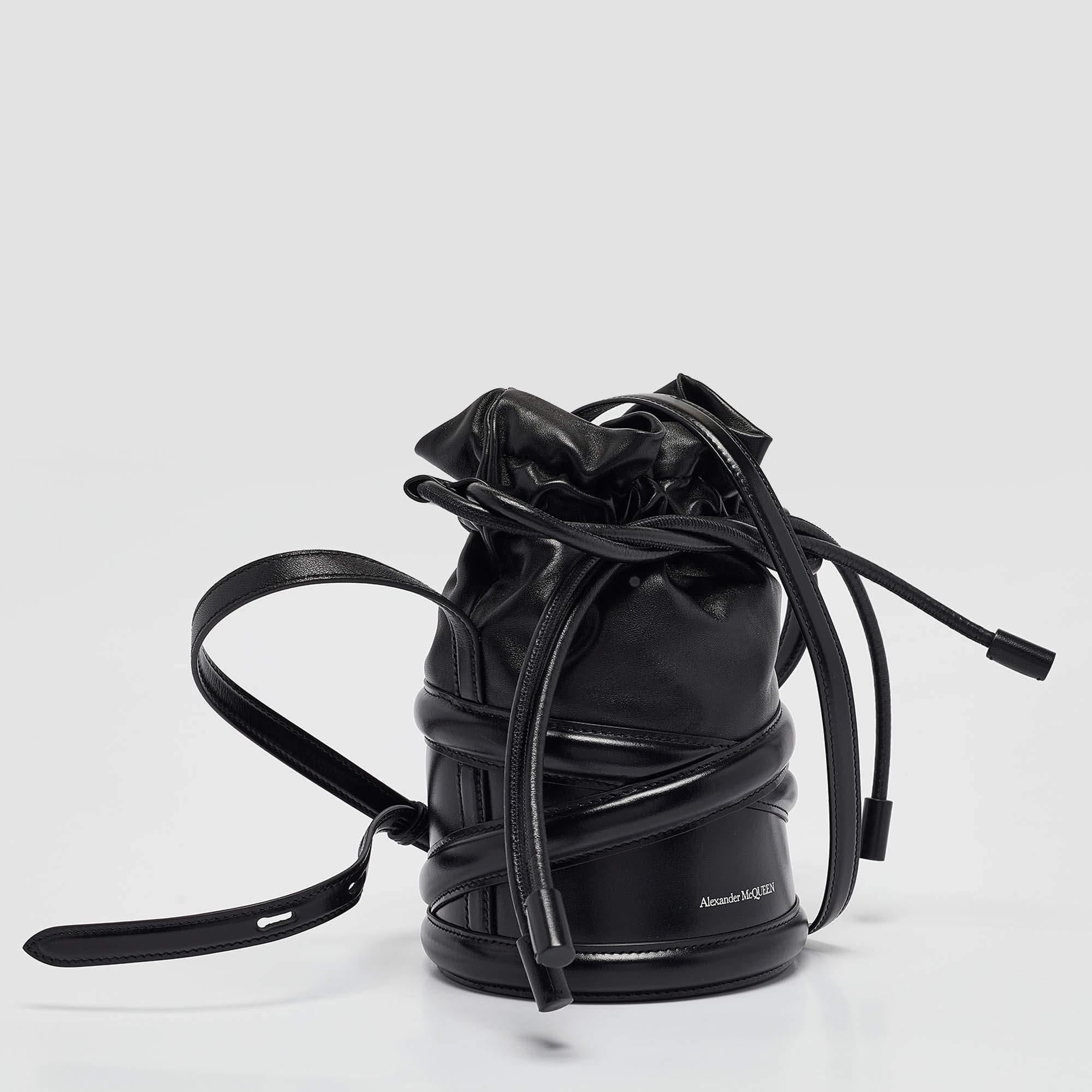 Women's Alexander McQueen Black Leather The Soft Curve Bucket Bag For Sale