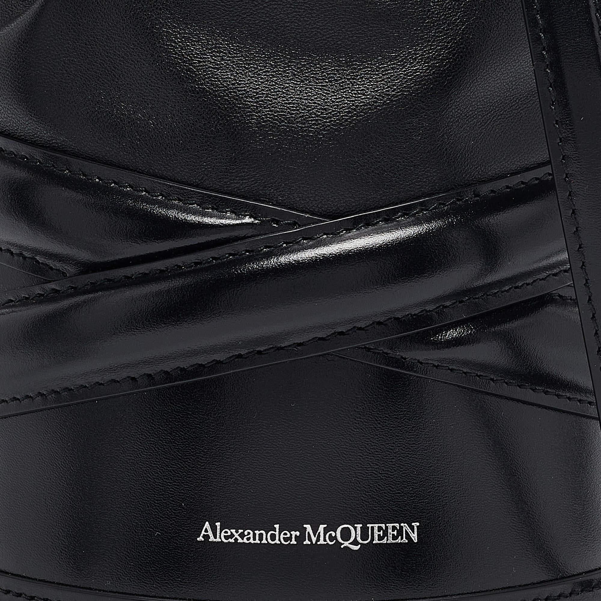 Alexander McQueen Black Leather The Soft Curve Bucket Bag For Sale 1