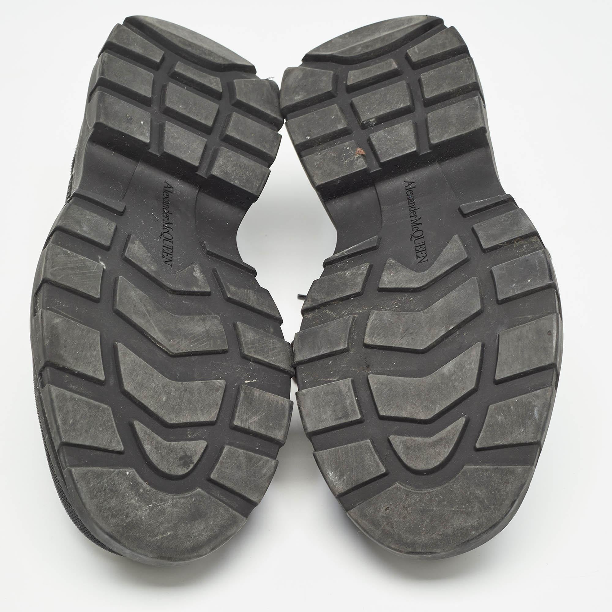 Alexander McQueen Schwarze Leder Tread Slick Turnschuhe Größe 40 im Angebot 2