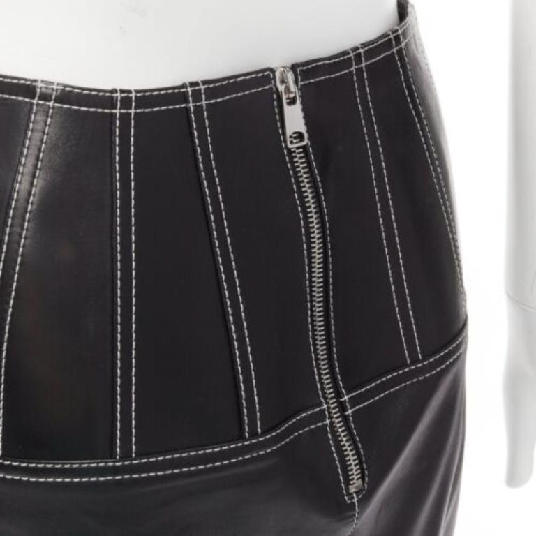 Alexander McQueen gonna a tubino con zip in pelle nera e cuciture bianche IT38 XS in vendita 2